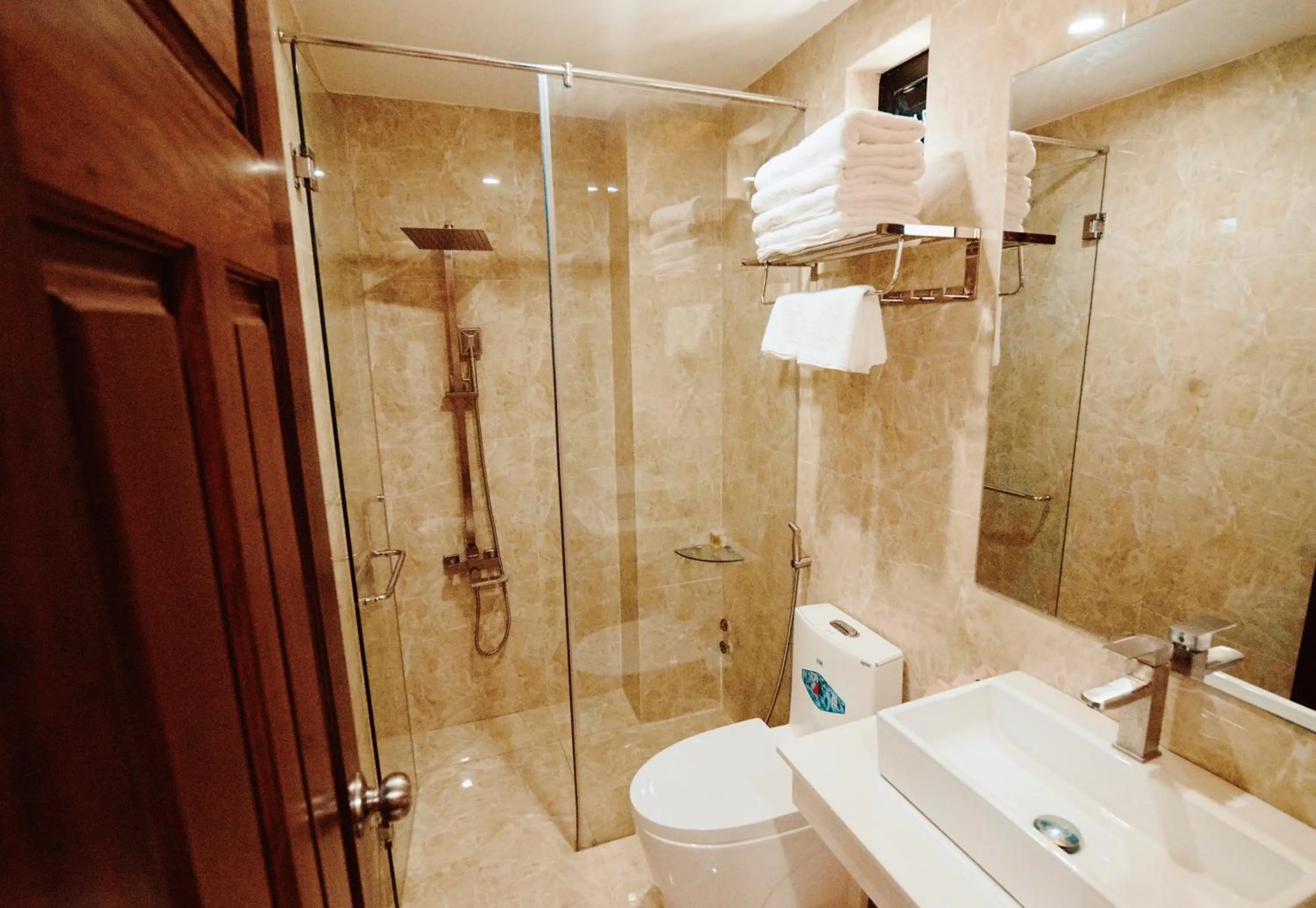 Toilet in Mira Hotel Quy Nhơn