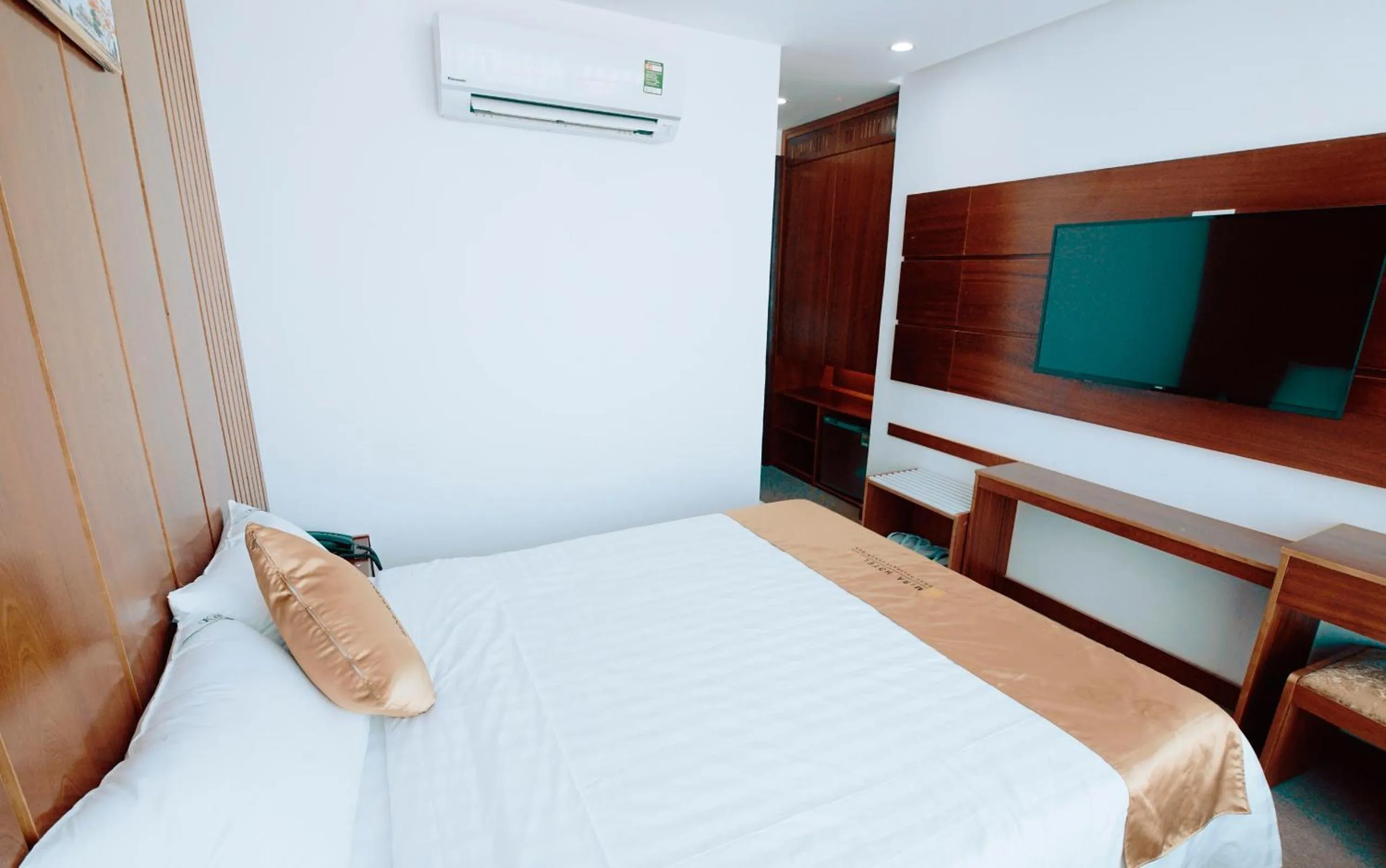 Communal lounge/ TV room, Bed in Mira Hotel Quy Nhơn