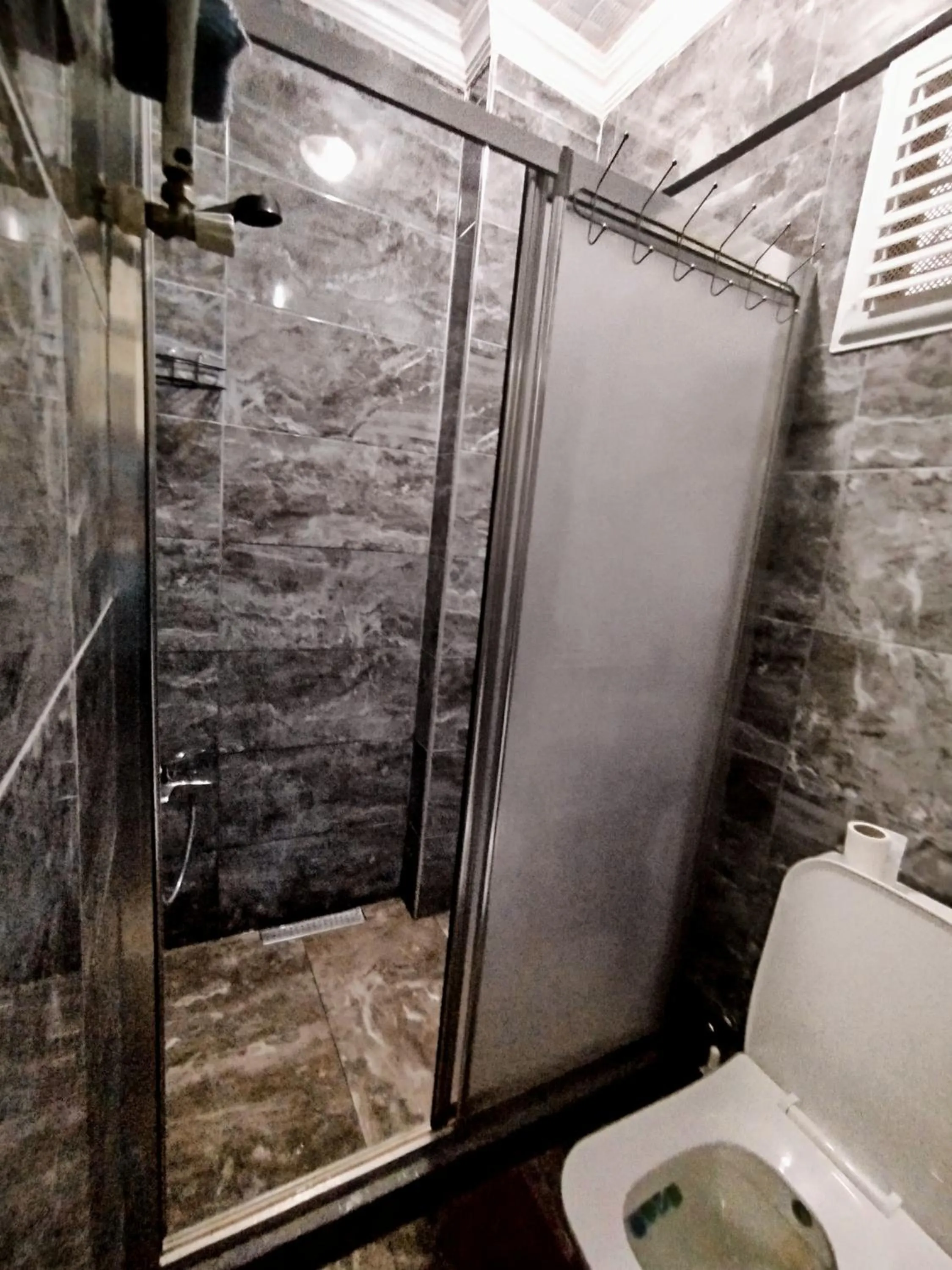 Shower in Taksim City ivy Hostel