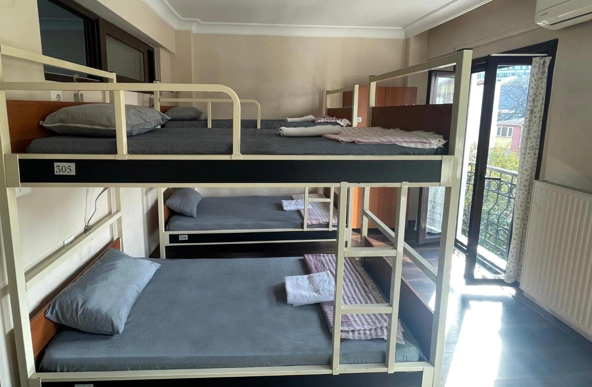 Photo of the whole room, Bed in Taksim City ivy Hostel