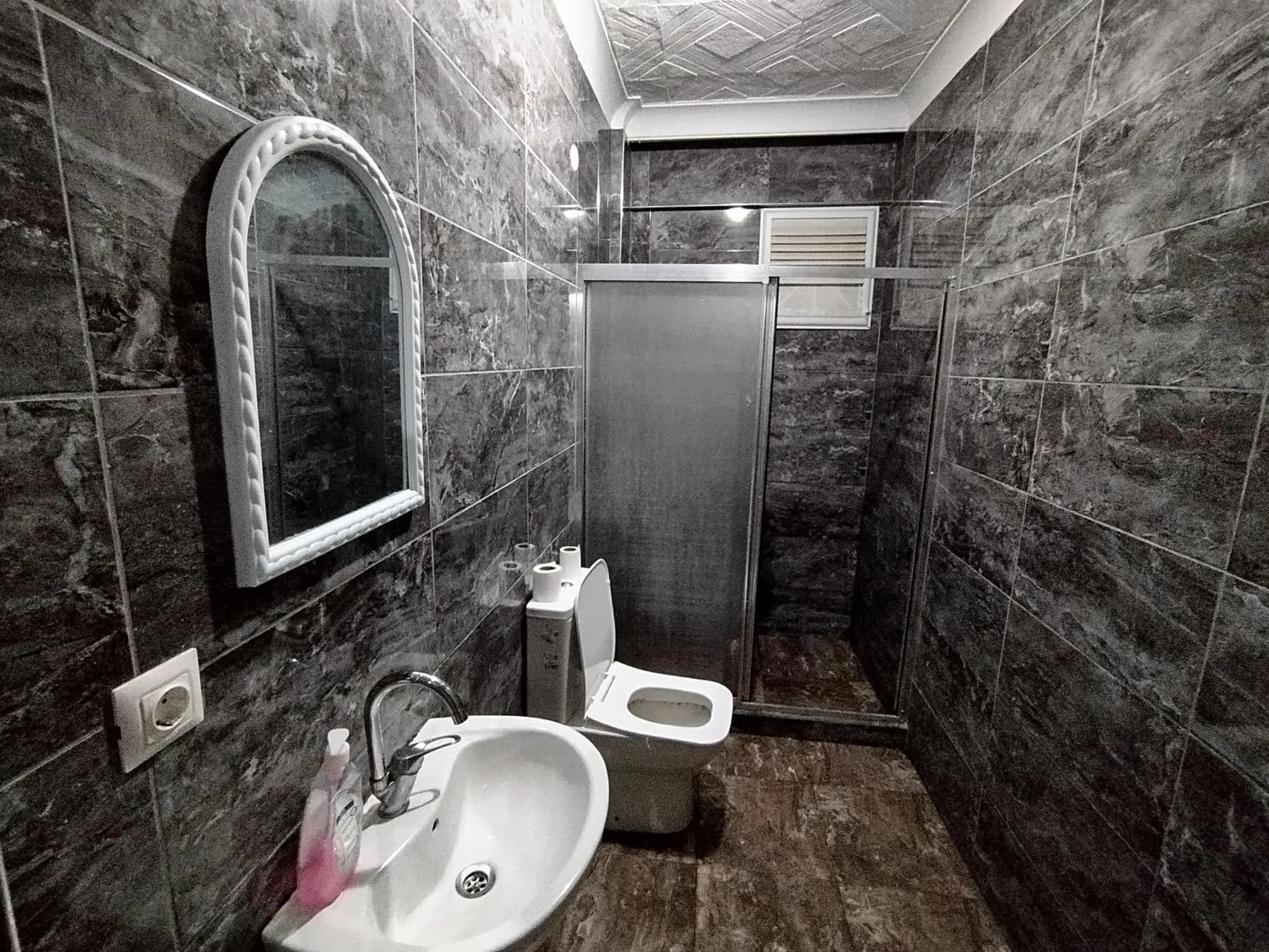 Shower in Taksim City ivy Hostel