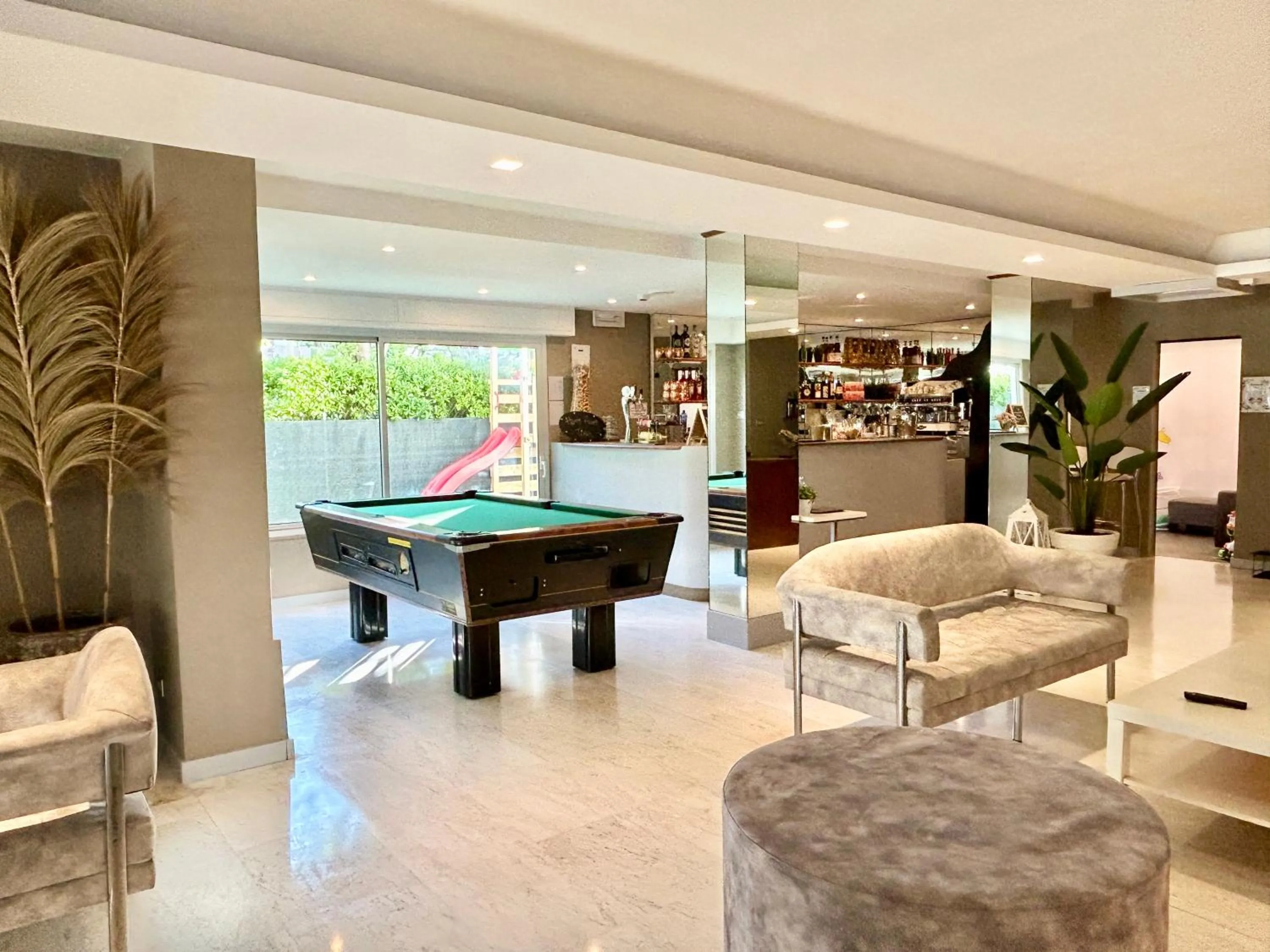 Billiard in Hotel Pacific