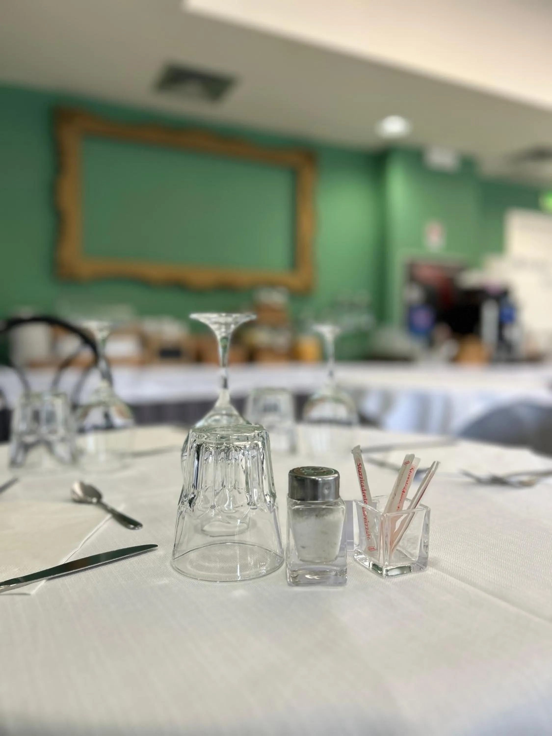 Restaurant/places to eat in Hotel Pacific