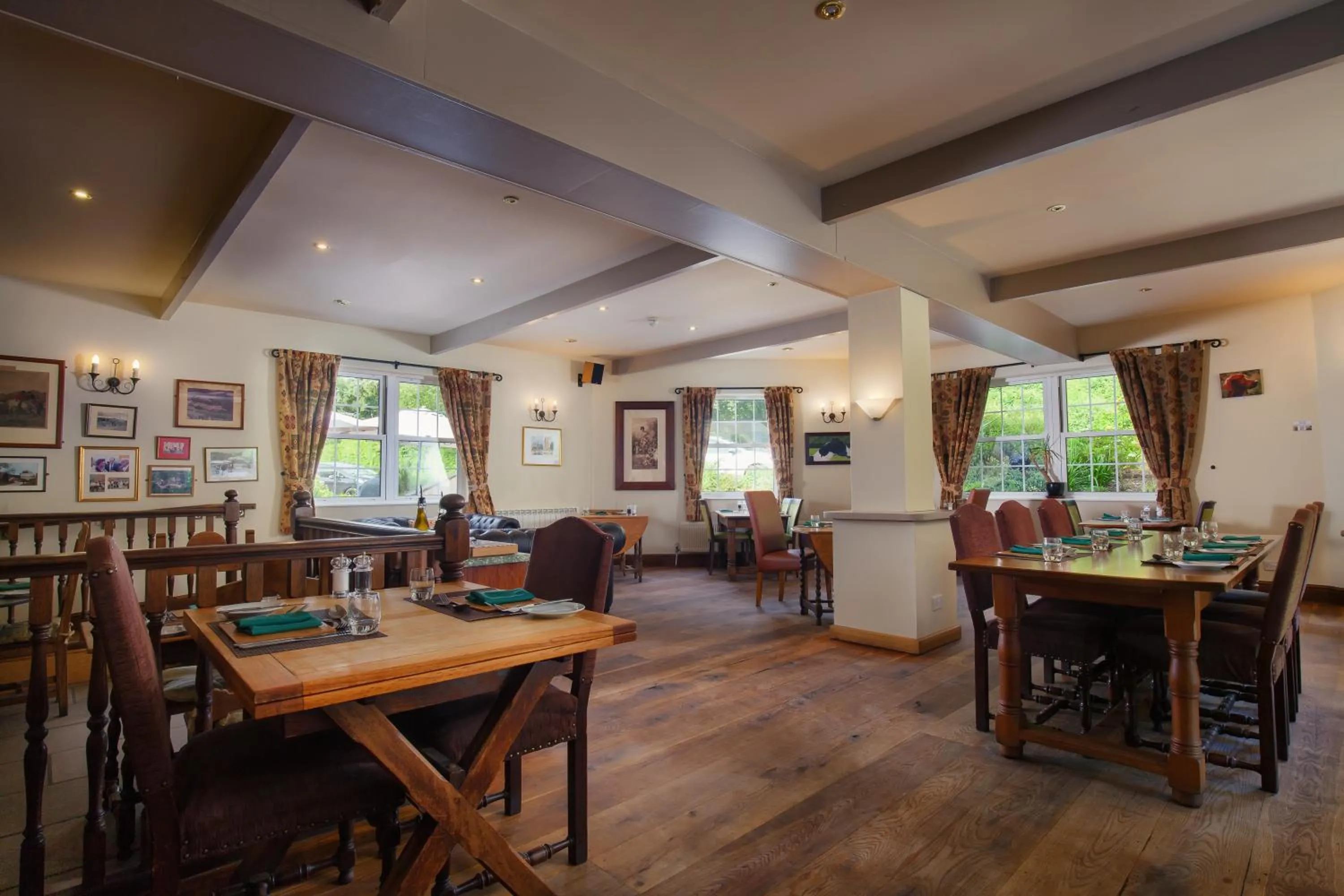 Restaurant/places to eat in Fox & Hounds Country Hotel