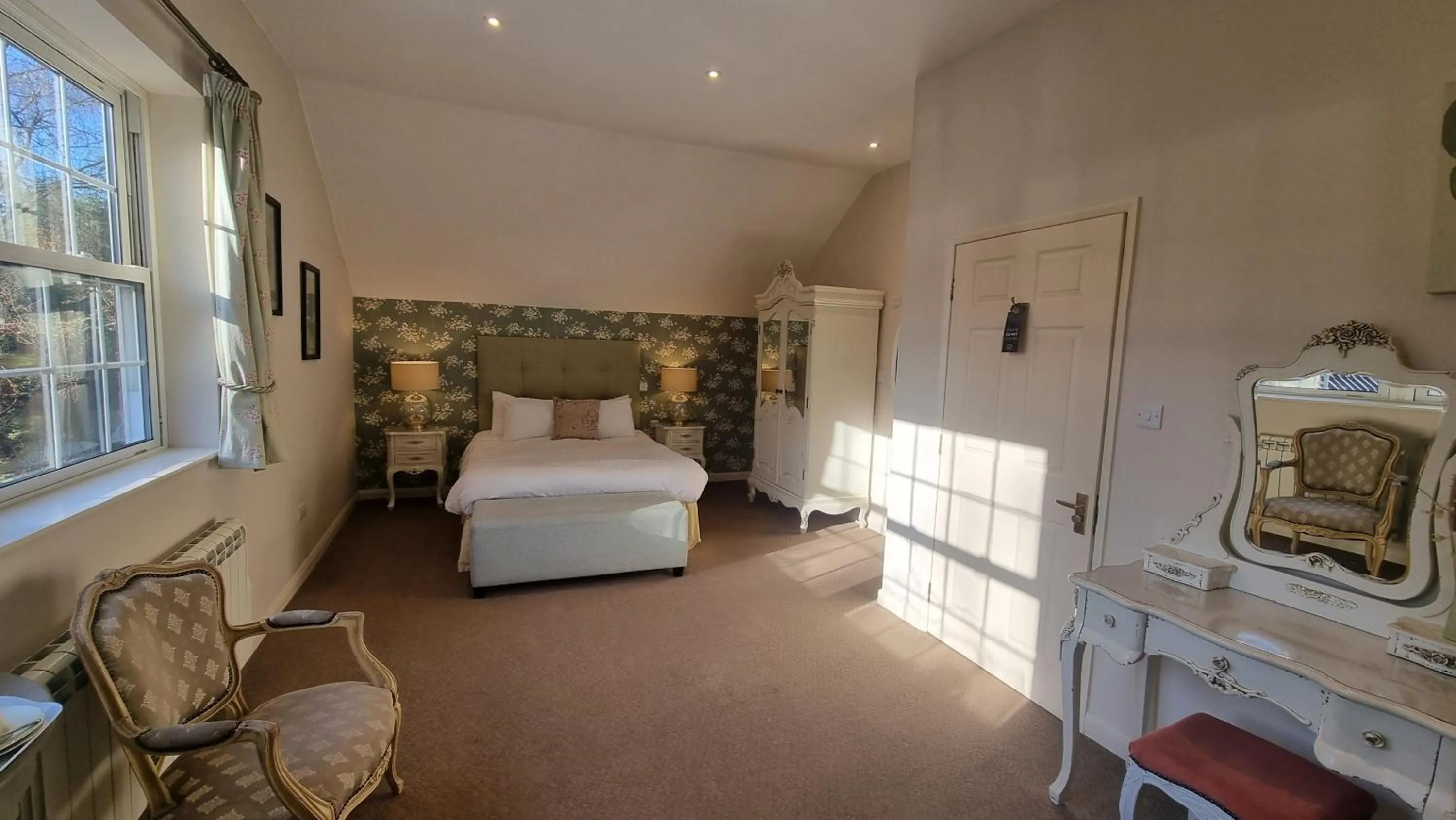 Bed in Fox & Hounds Country Hotel