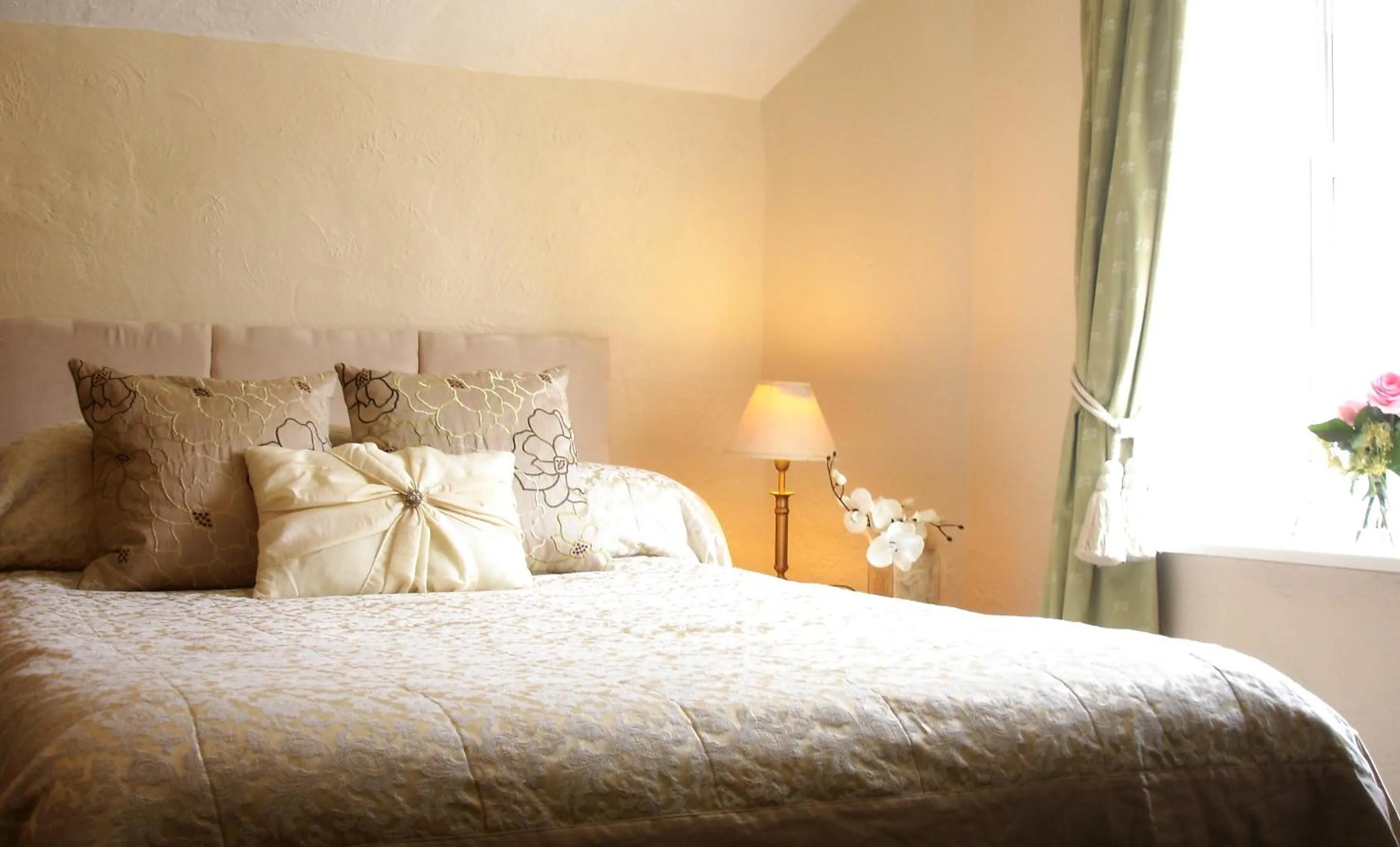 Bed in Fox & Hounds Country Hotel