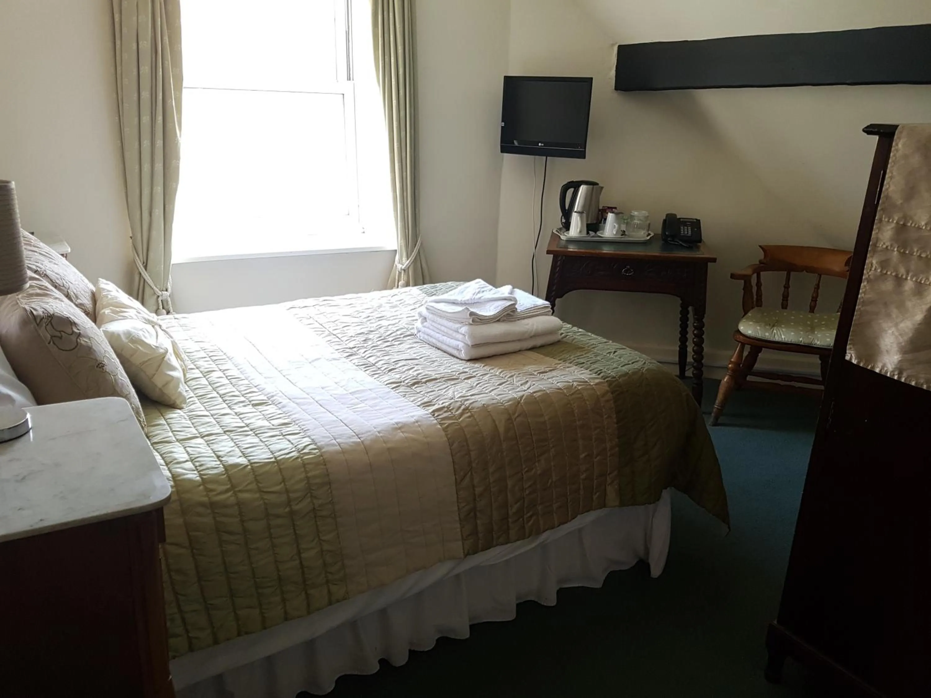 Bed in Fox & Hounds Country Hotel