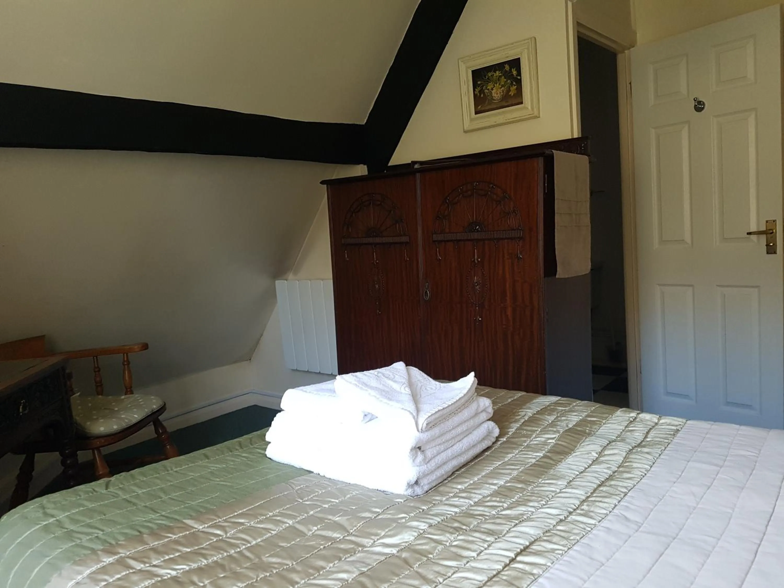 Bed in Fox & Hounds Country Hotel