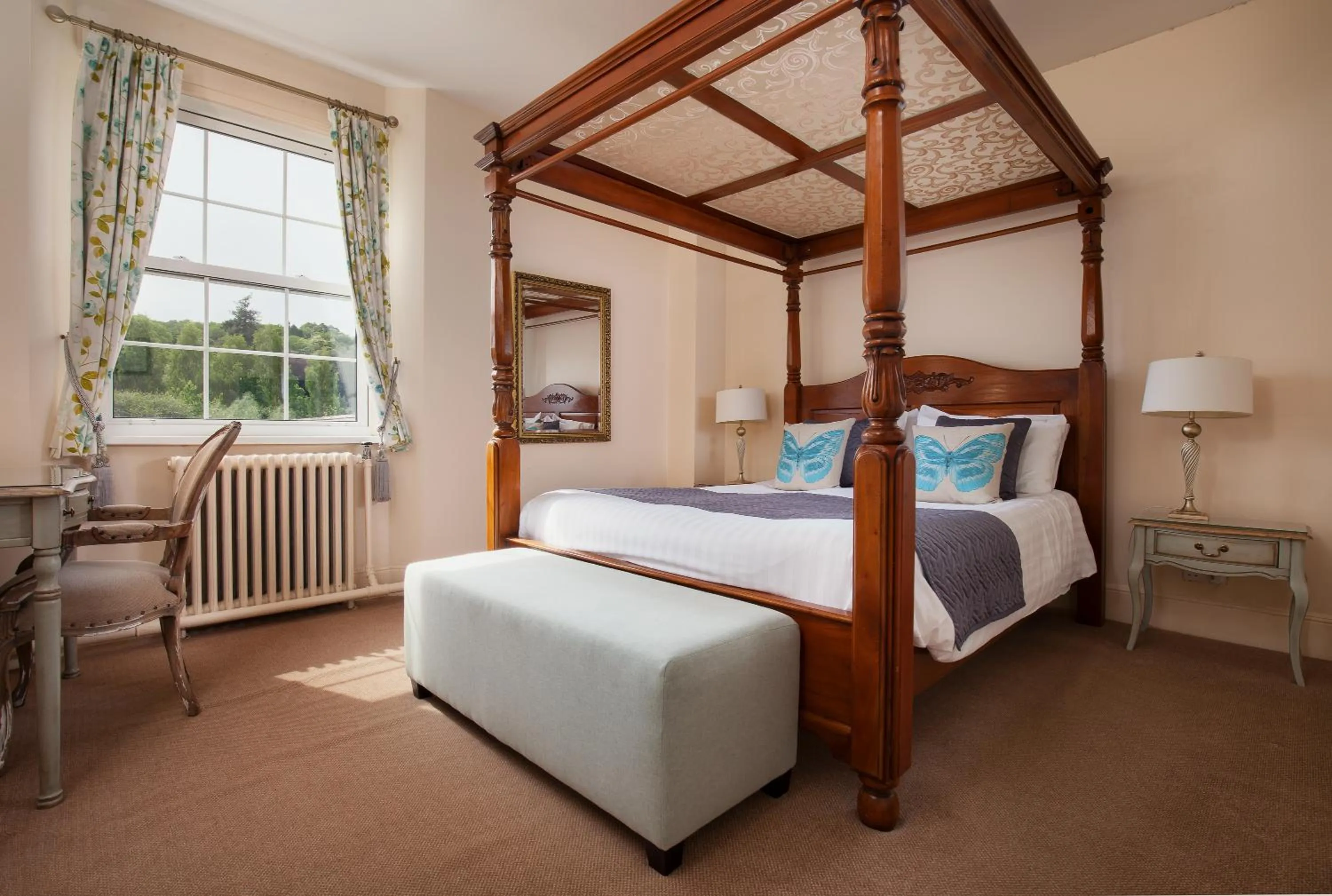Bed in Fox & Hounds Country Hotel