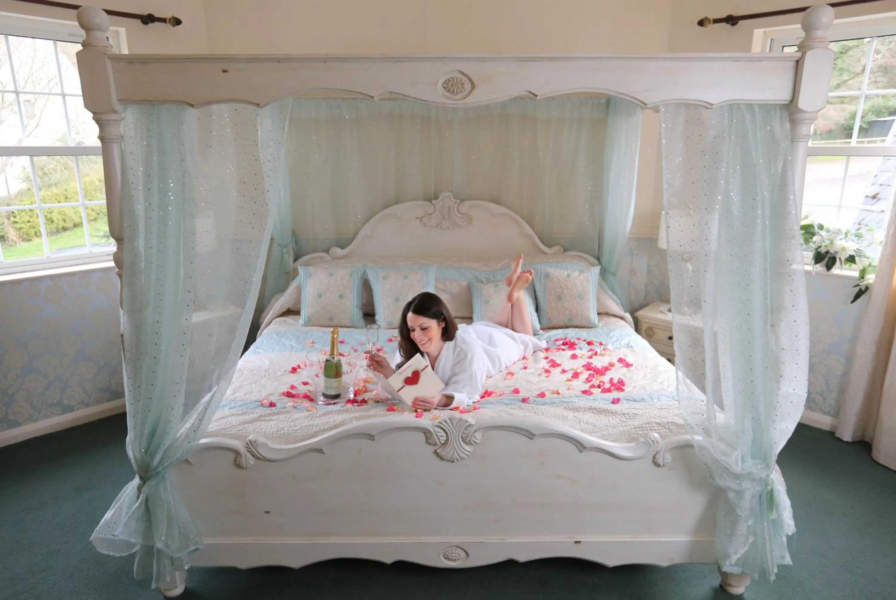 Bedroom, Bed in Fox & Hounds Country Hotel