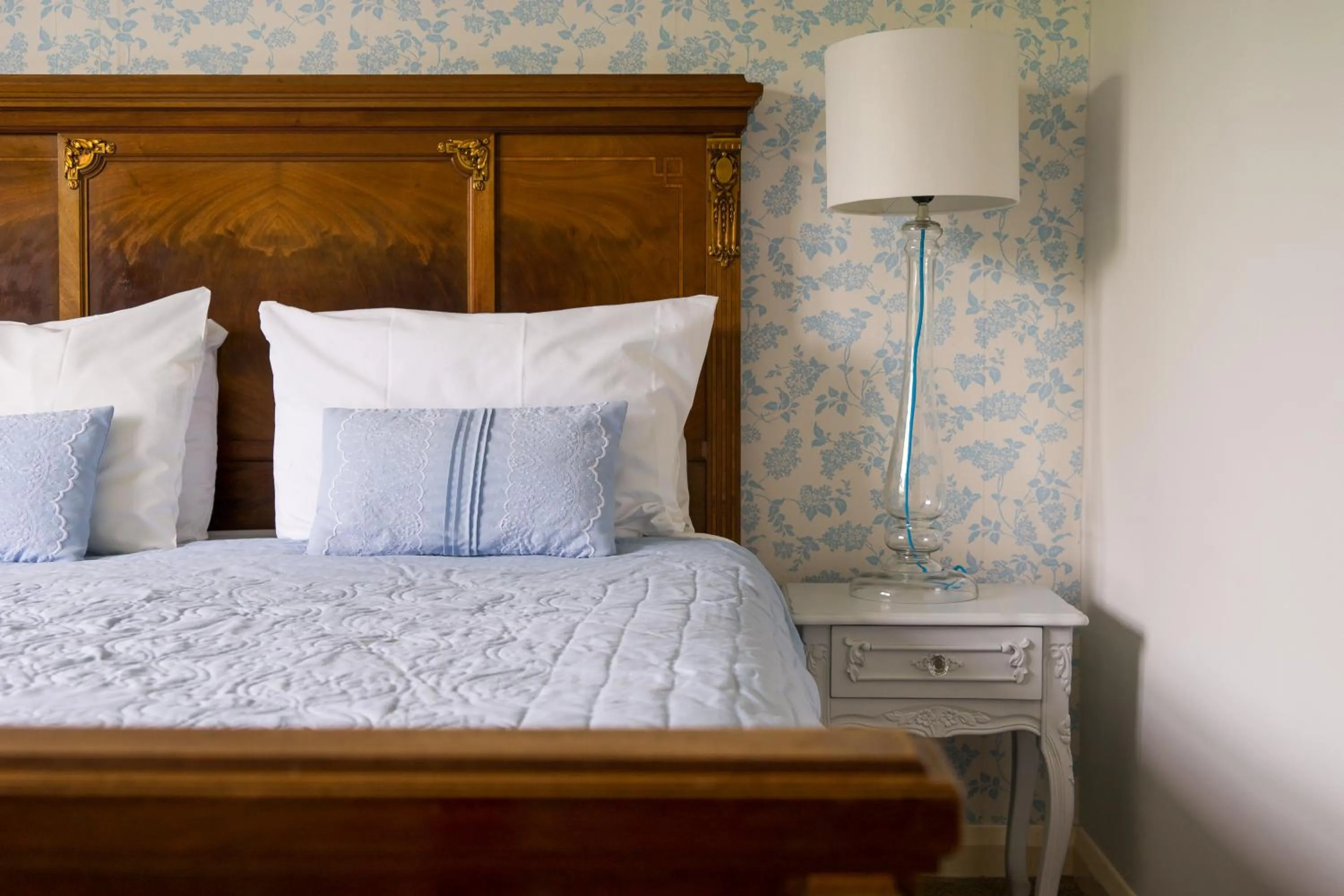 Bed in Fox & Hounds Country Hotel