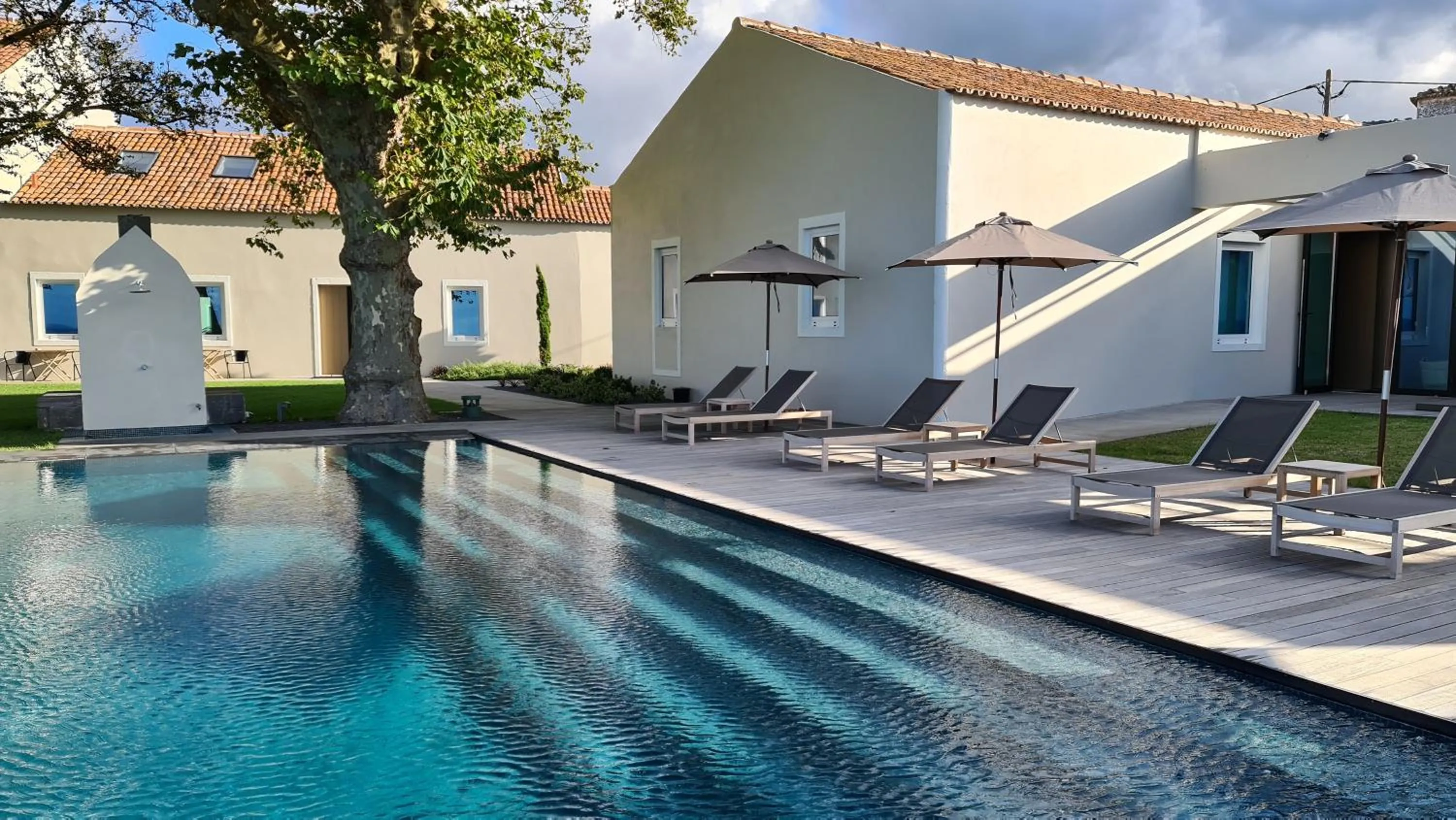 Swimming pool in SENSI Azores Nature and SPA