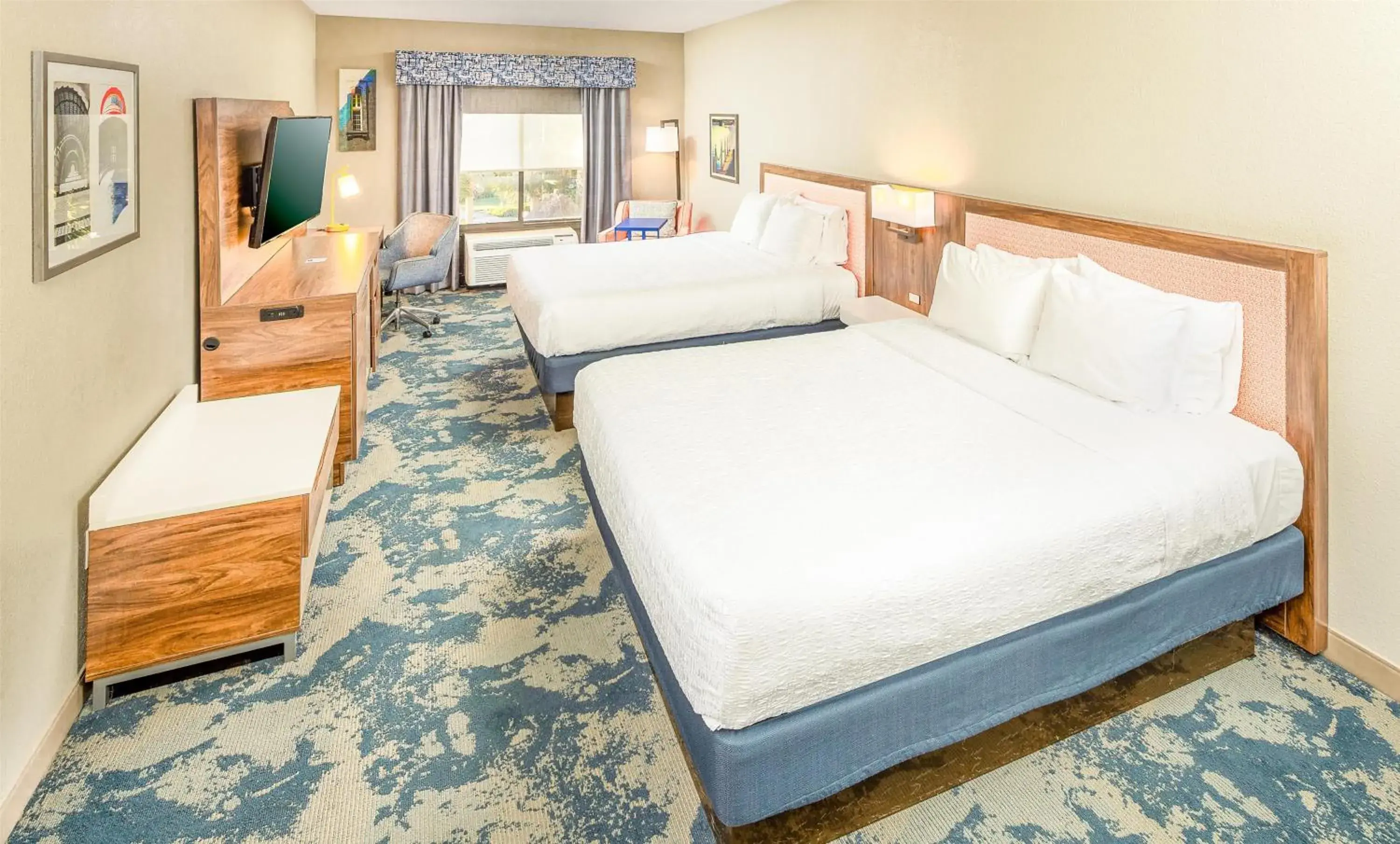 Bed in Hampton Inn & Suites St. Augustine-Vilano Beach Bed in Hampton Inn & Suites St. Augustine-Vilano Beach