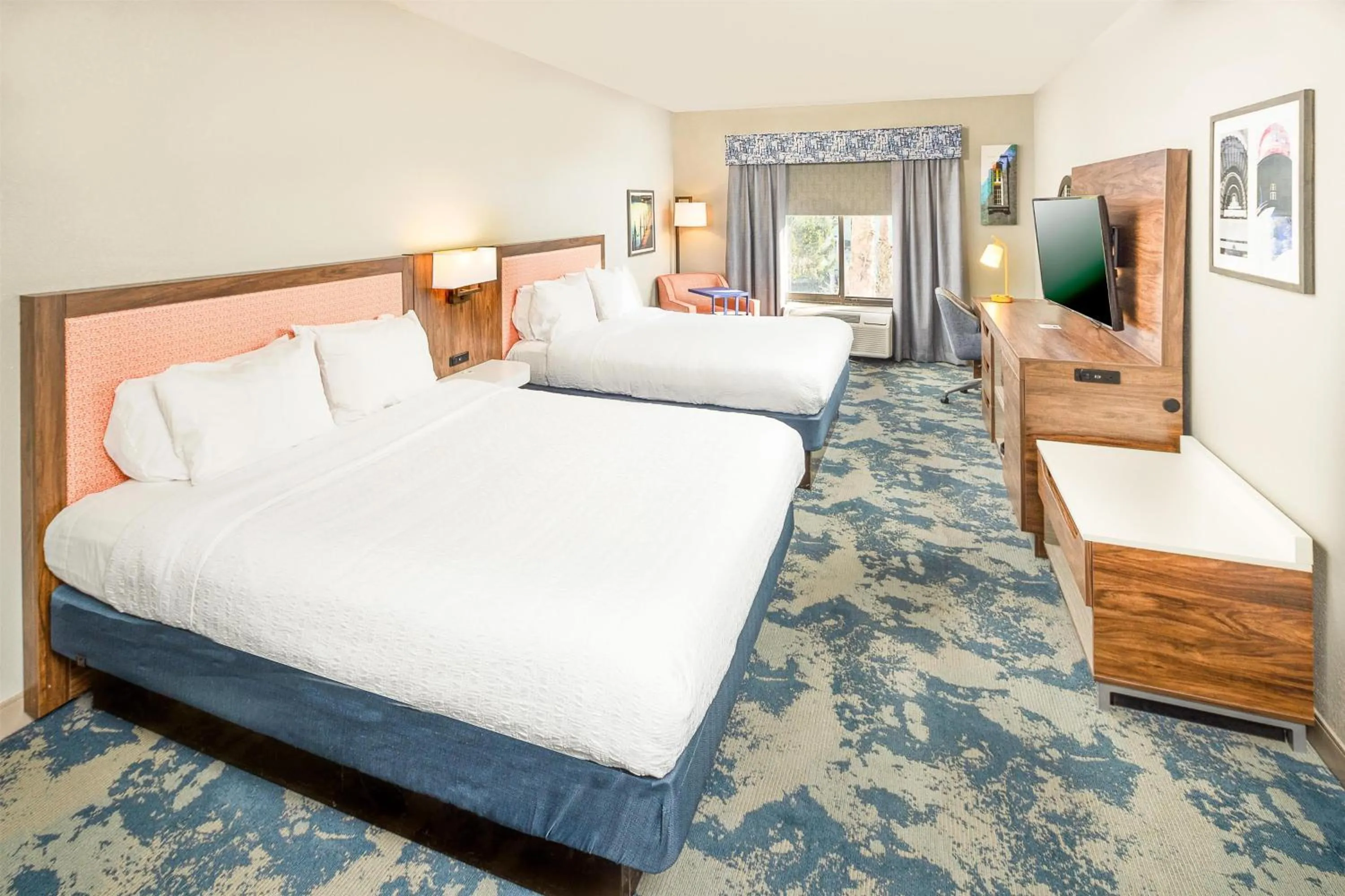 Bed in Hampton Inn & Suites St. Augustine-Vilano Beach