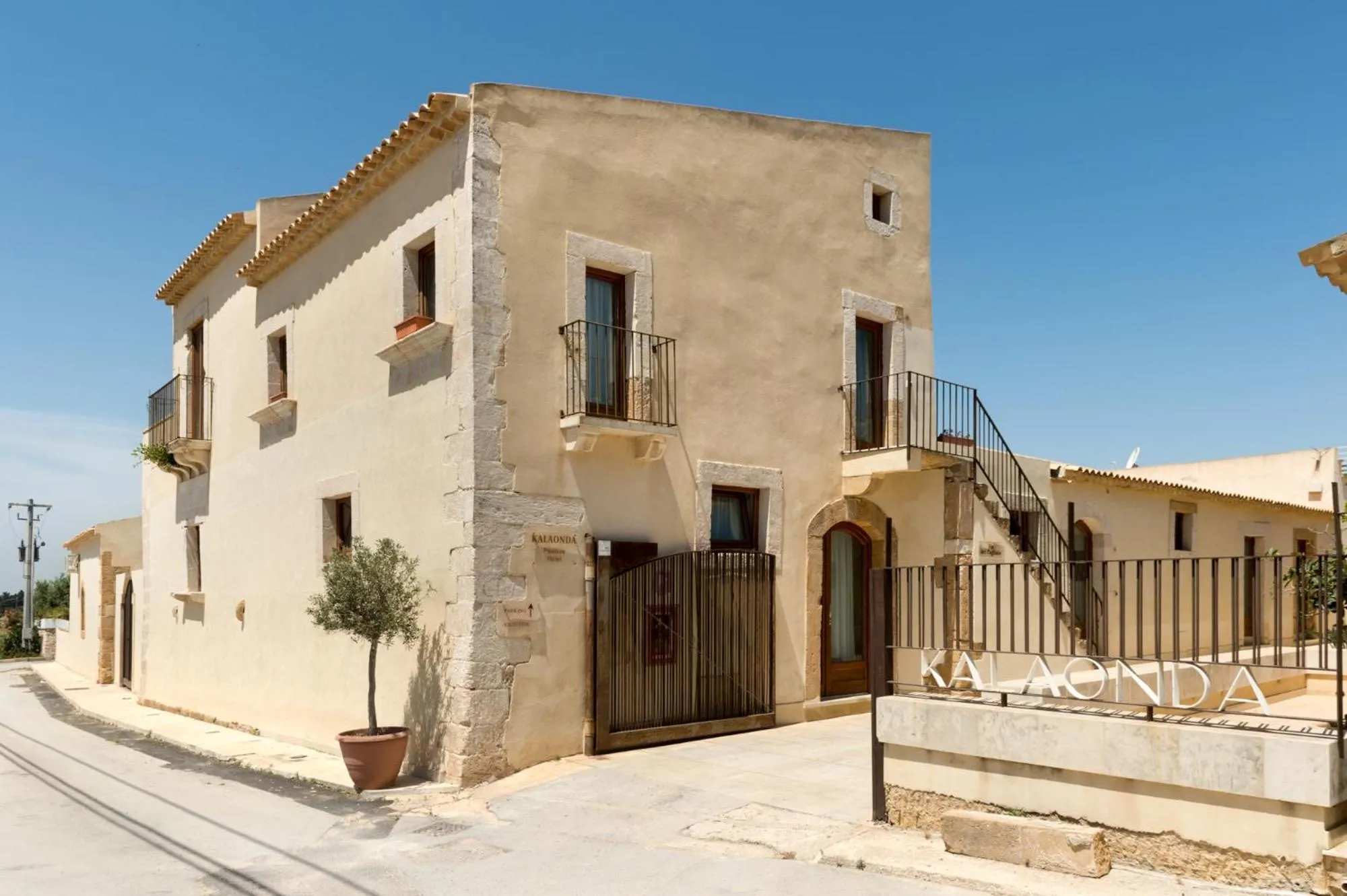 Property building in Life Hotels Kalaonda Resort