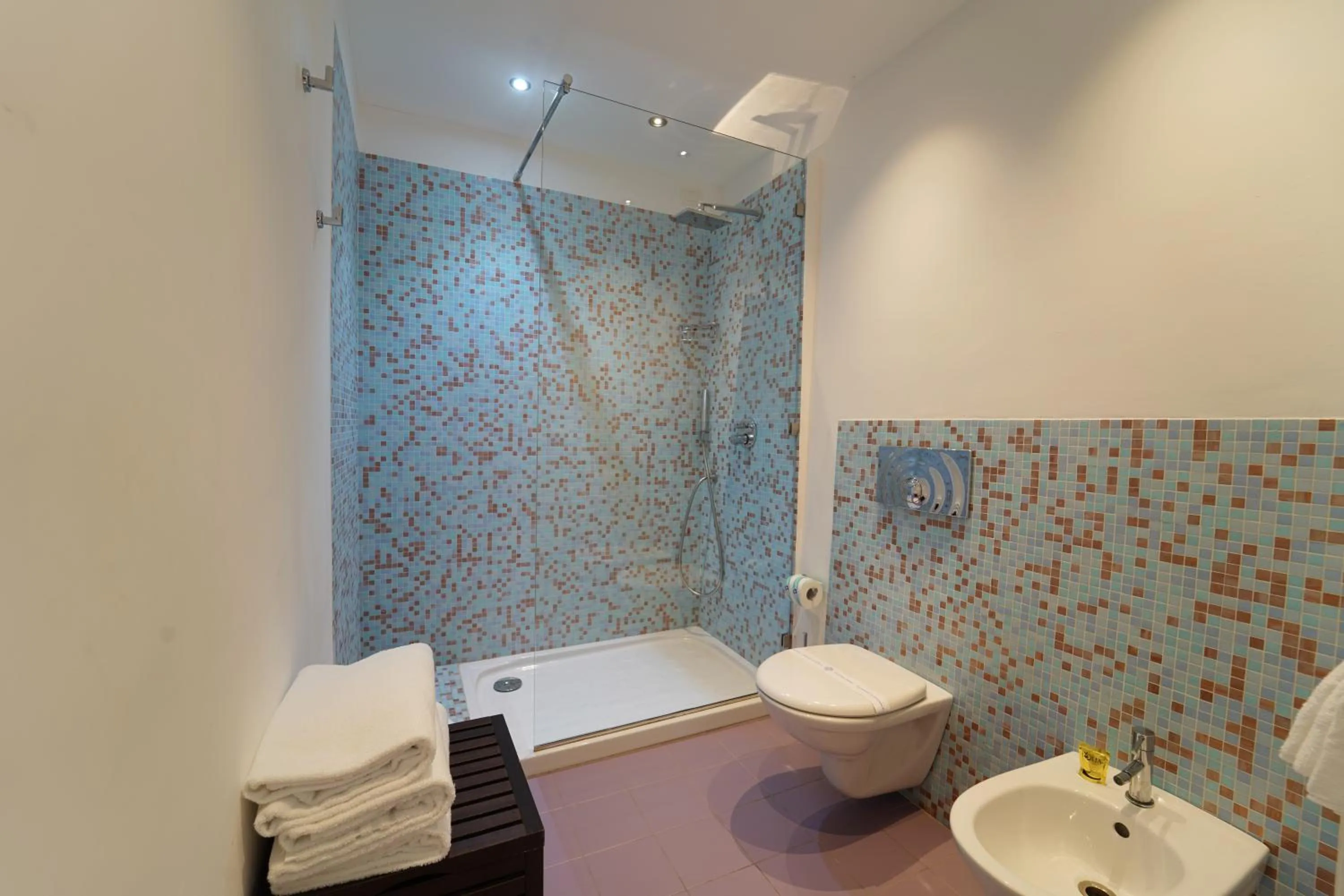 Shower in Life Hotels Kalaonda Resort