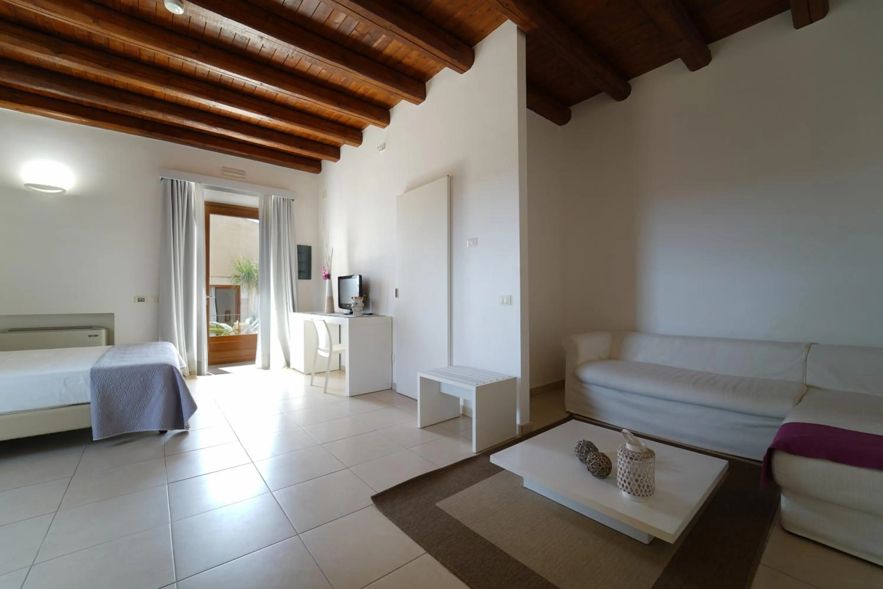 Photo of the whole room in Life Hotels Kalaonda Resort