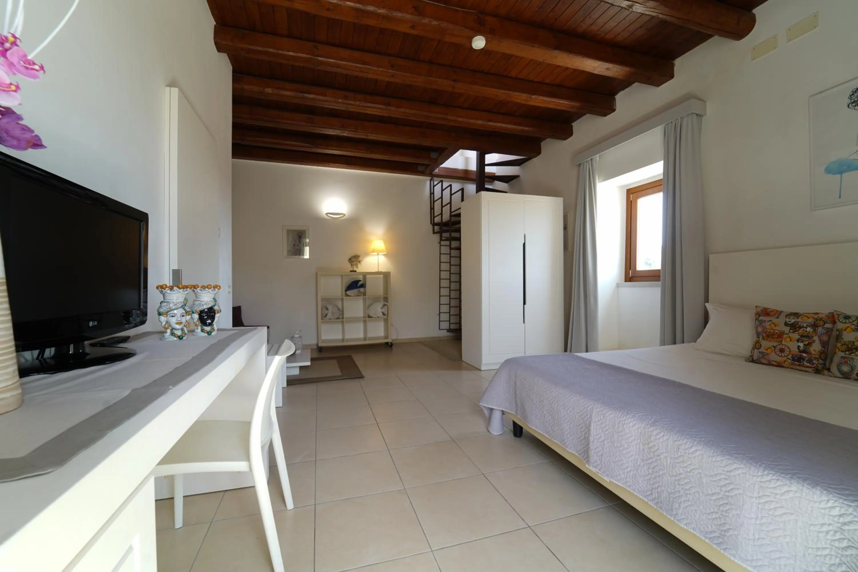 Photo of the whole room, Bed in Life Hotels Kalaonda Resort