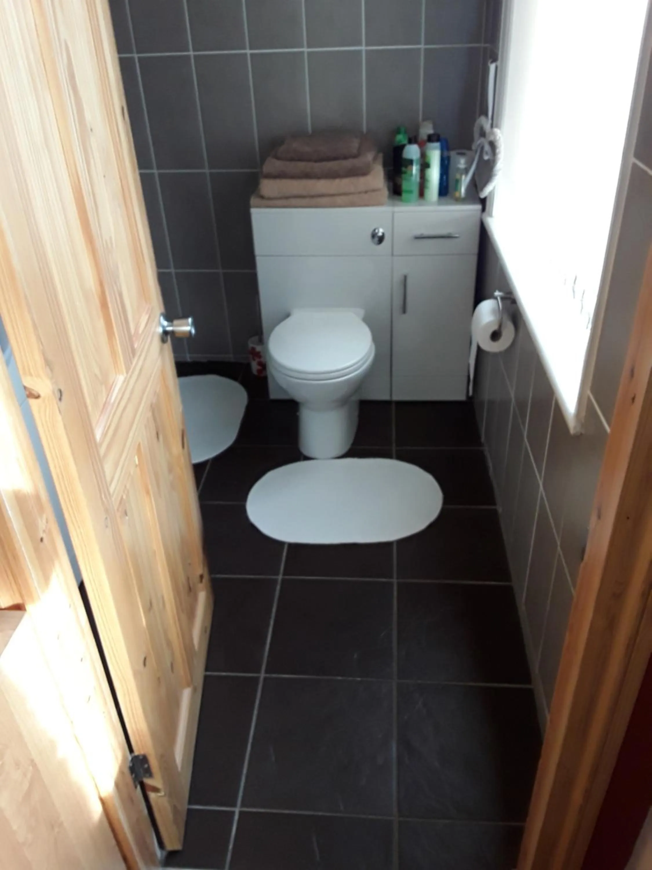 Toilet in 24 Fairfield Road
