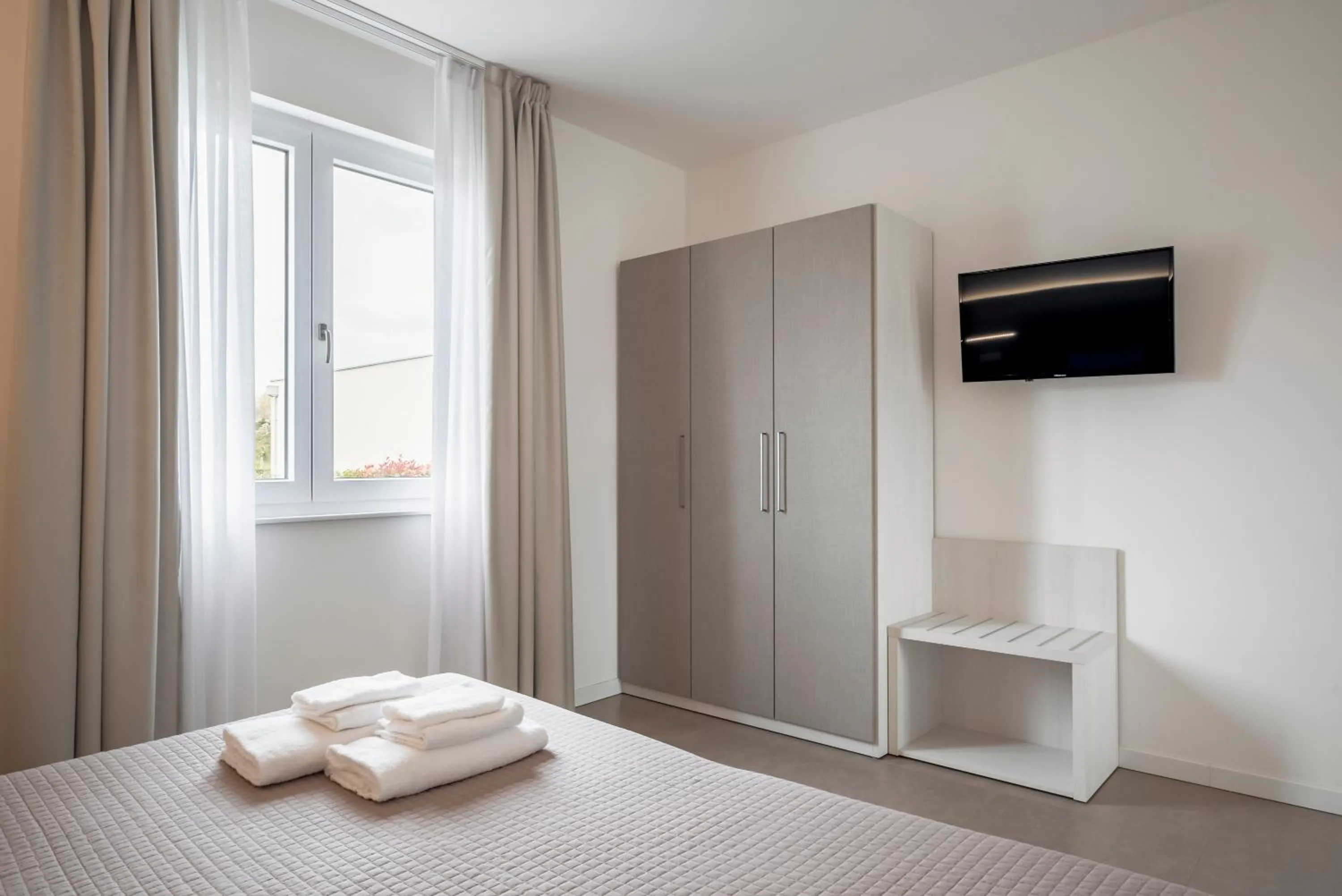 Bedroom, Bed in Vada Village