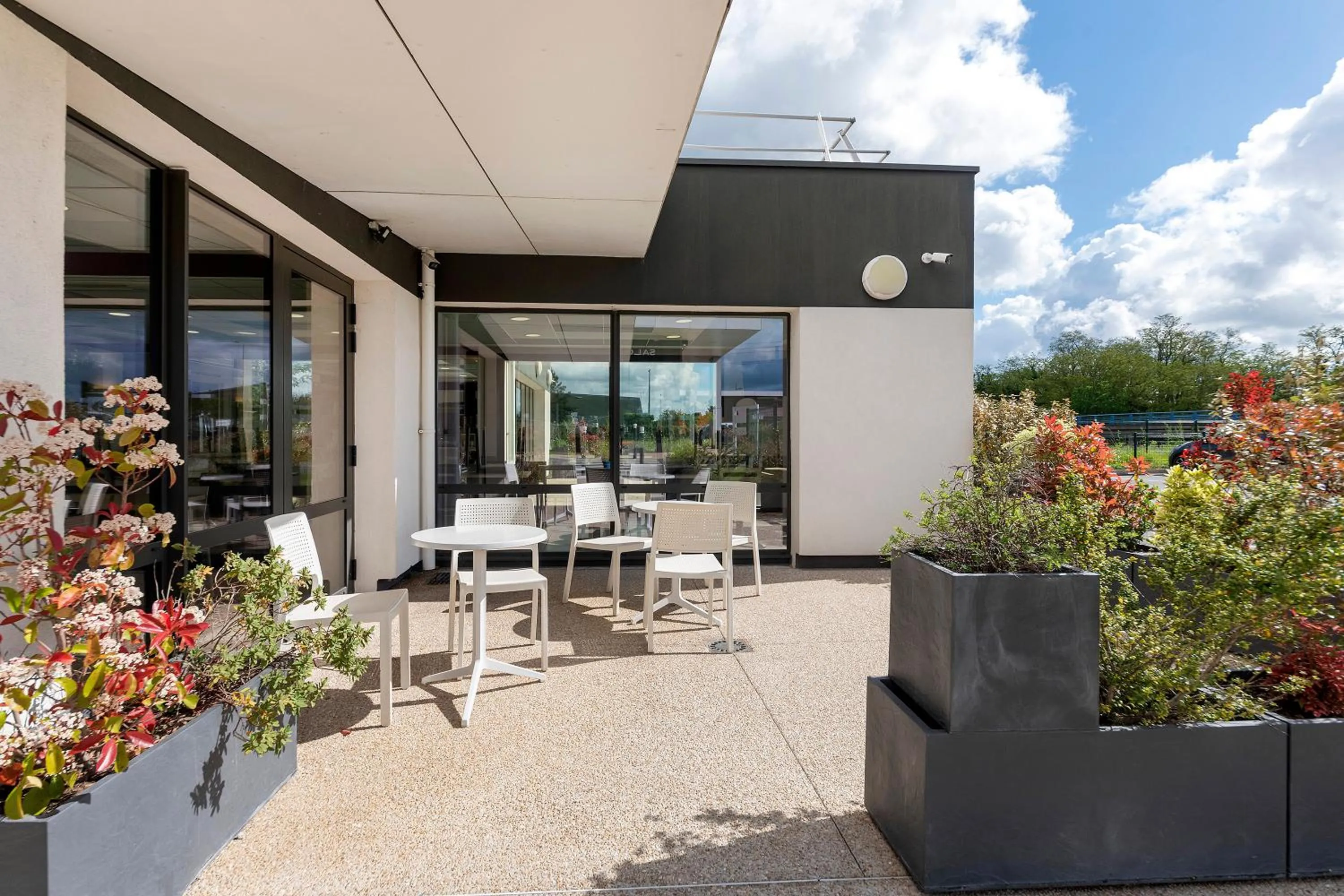 Patio in Ace Hôtel Paris Sud Villabe