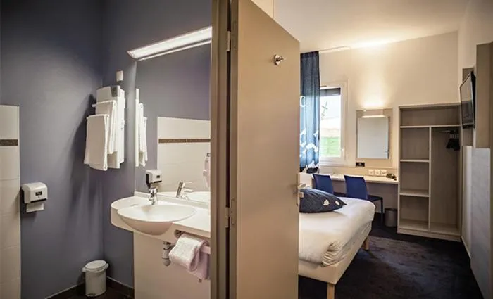 Bedroom, Bed in Ace Hôtel Paris Sud Villabe