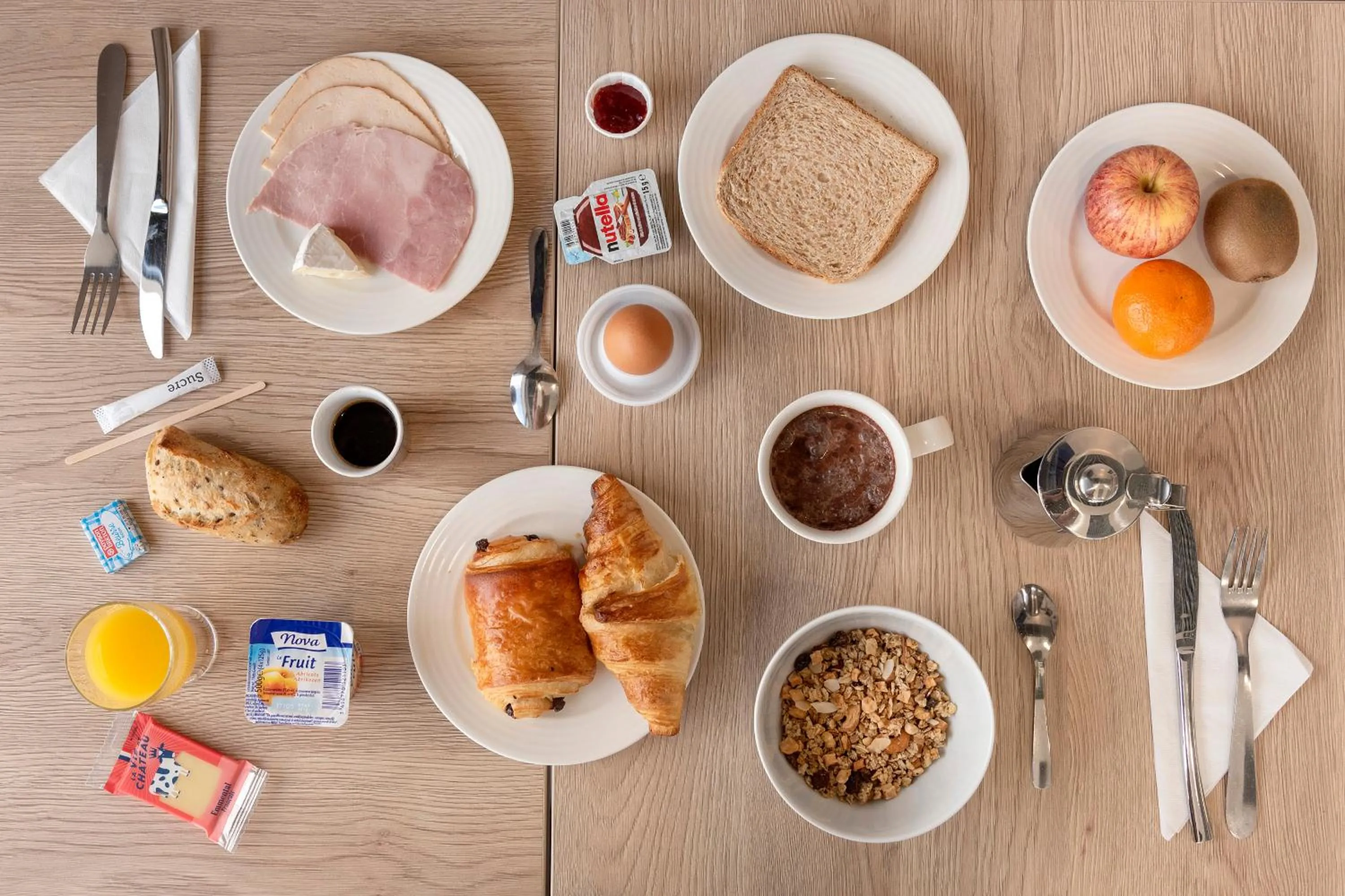 Breakfast in Ace Hôtel Paris Sud Villabe