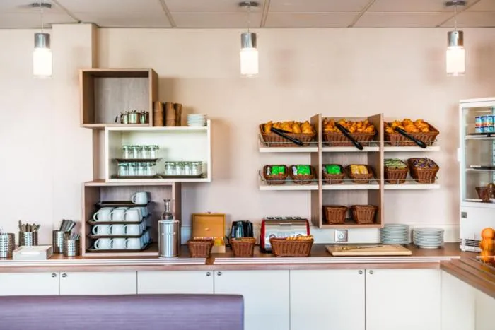 Buffet breakfast in Ace Hôtel Paris Sud Villabe