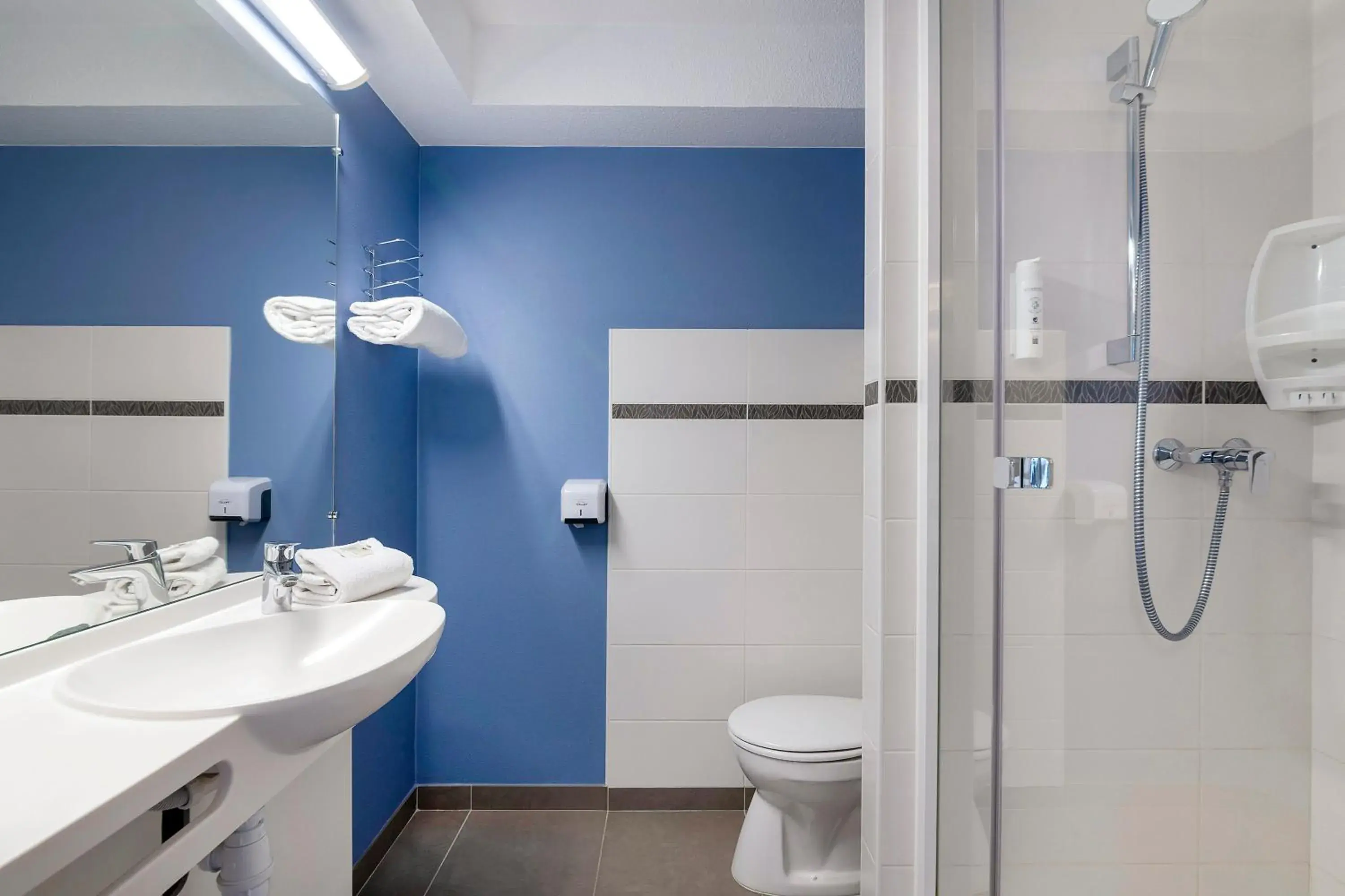 Triple Room in Ace Hôtel Paris Sud Villabe Triple Room in Ace Hôtel Paris Sud Villabe