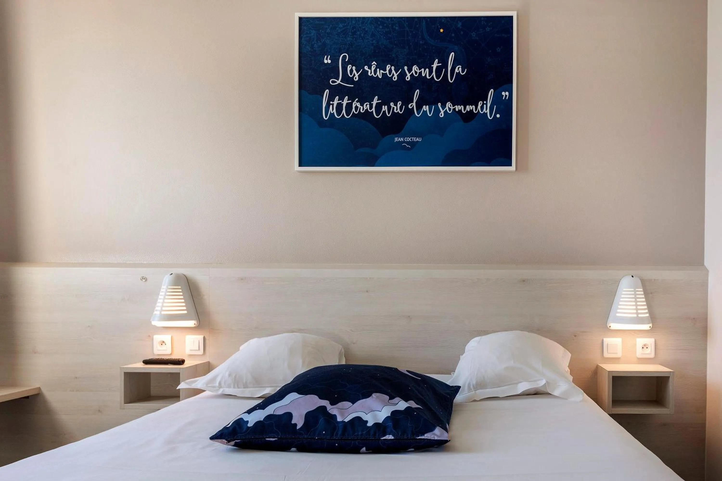 Bed in Ace Hôtel Paris Sud Villabe