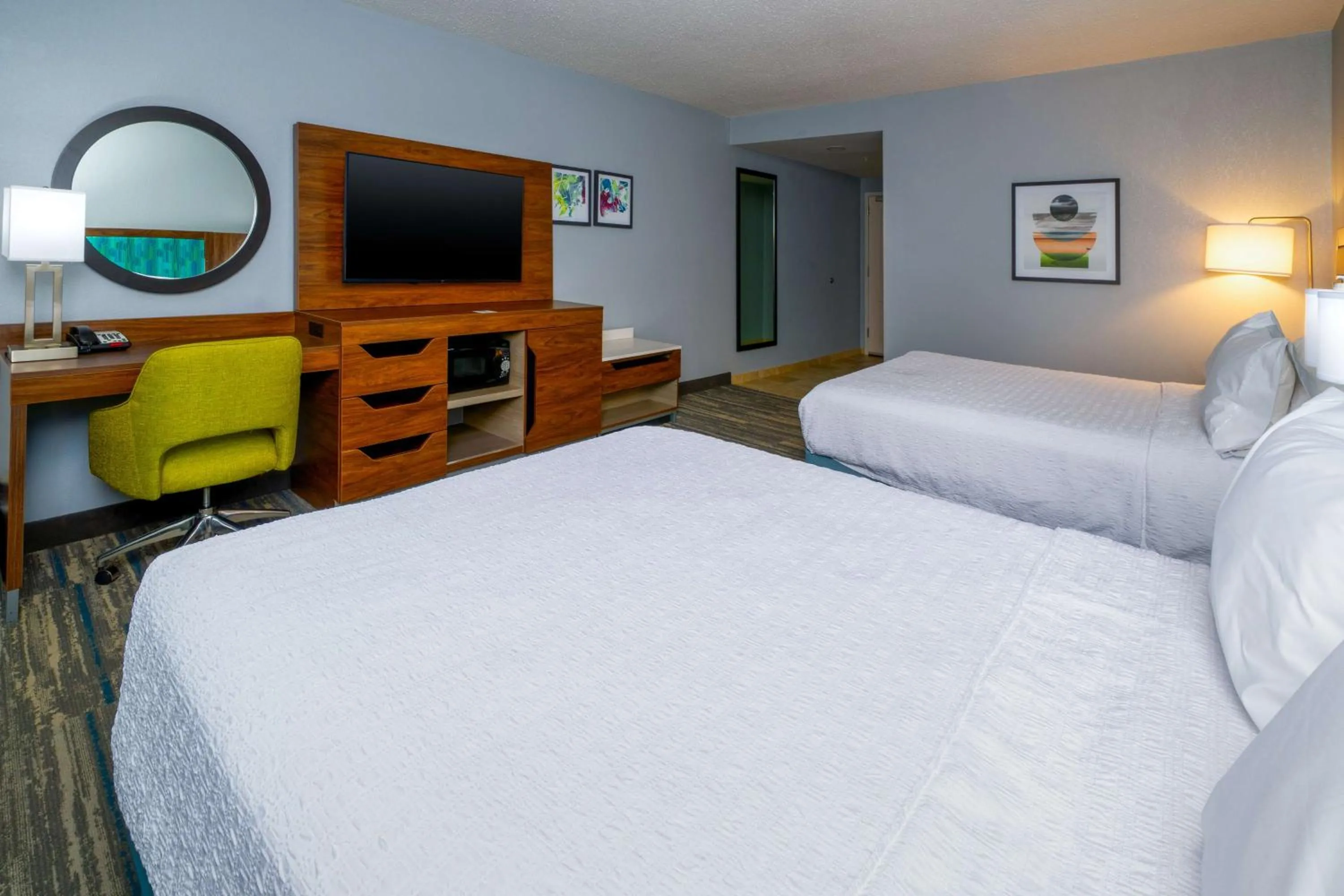 Bedroom, Bed in Hampton Inn Dahlgren