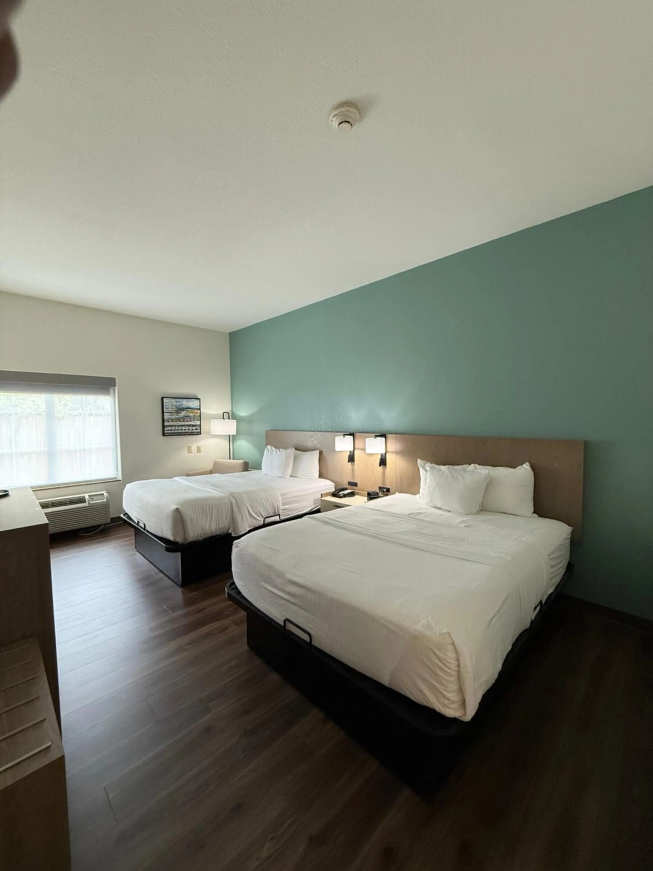 Bedroom, Bed in La Quinta by Wyndham Searcy