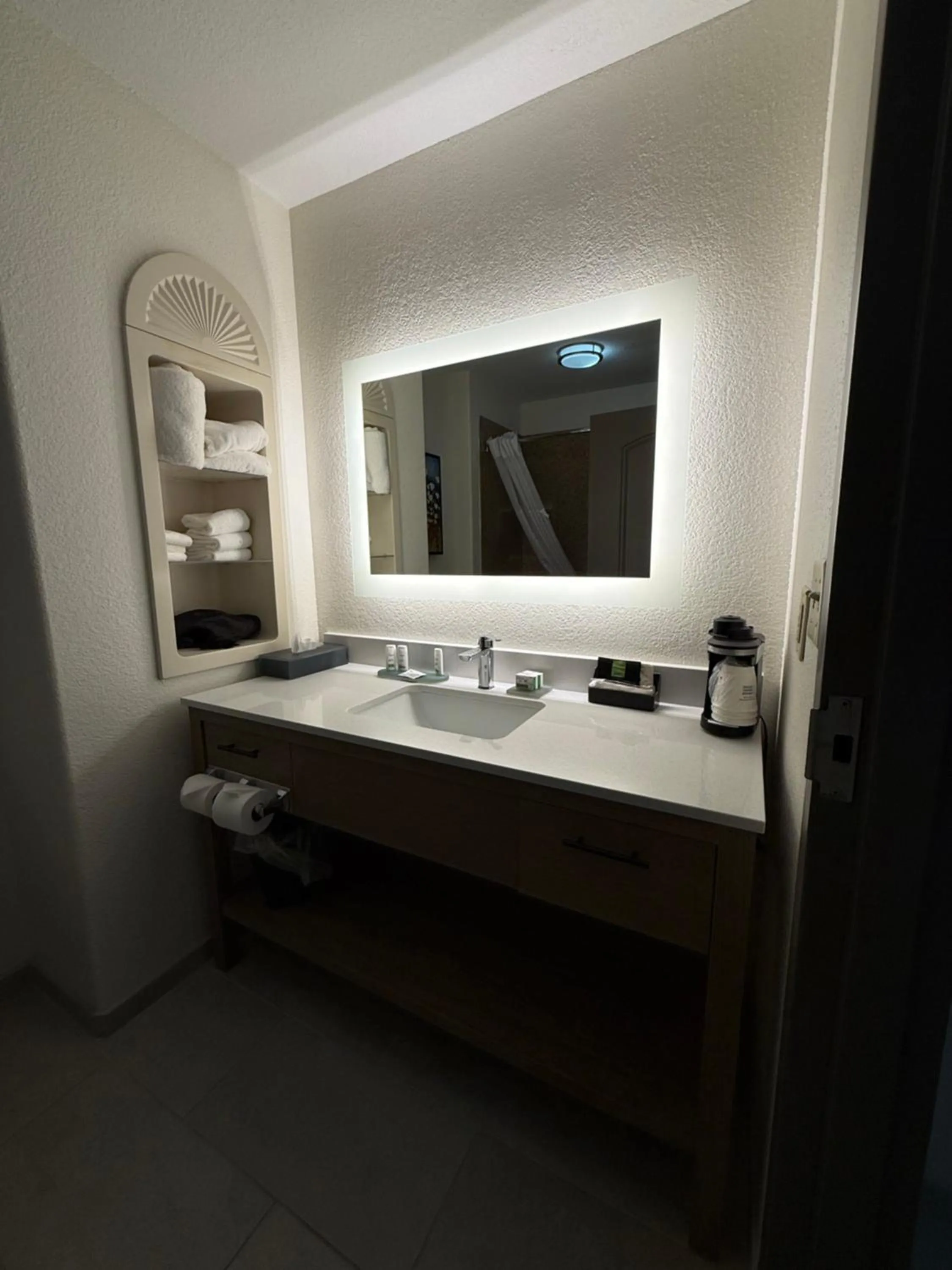 Bathroom in La Quinta by Wyndham Searcy