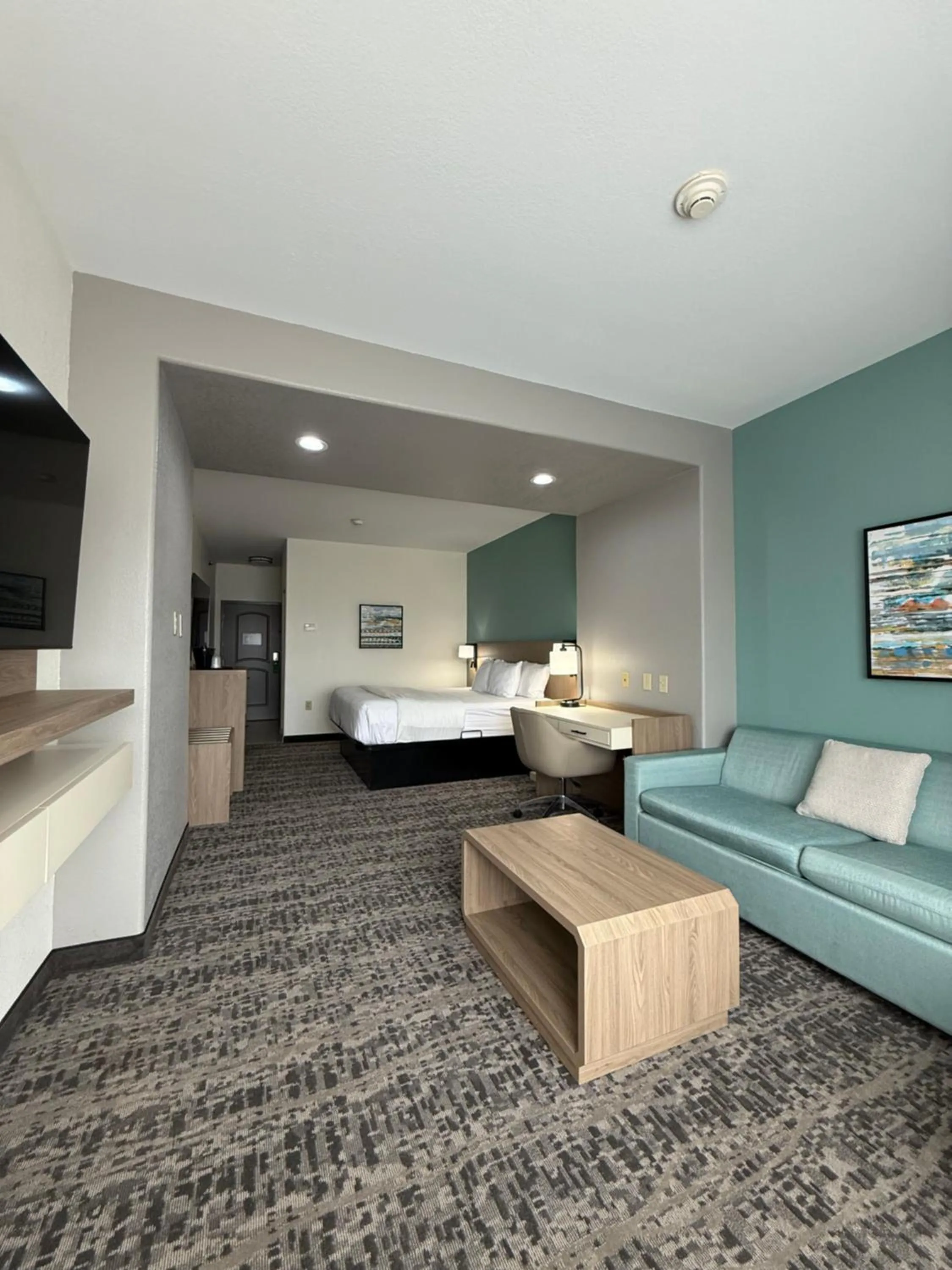 Bedroom, Bed in La Quinta by Wyndham Searcy