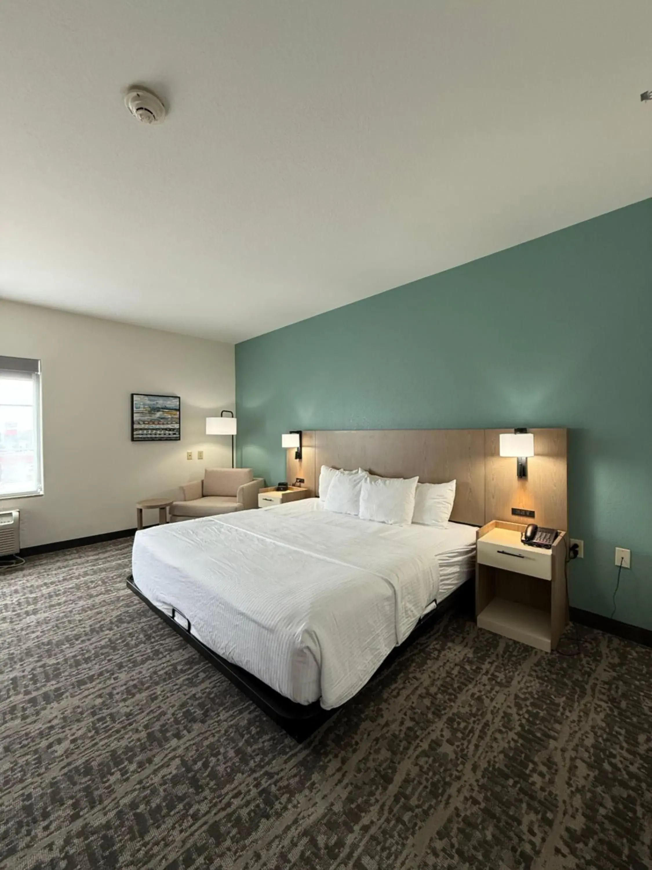 Deluxe King Room with Bath Tub - Mobility Accessible/Non-Smoking in La Quinta by Wyndham Searcy Deluxe King Room with Bath Tub - Mobility Accessible/Non-Smoking in La Quinta by Wyndham Searcy