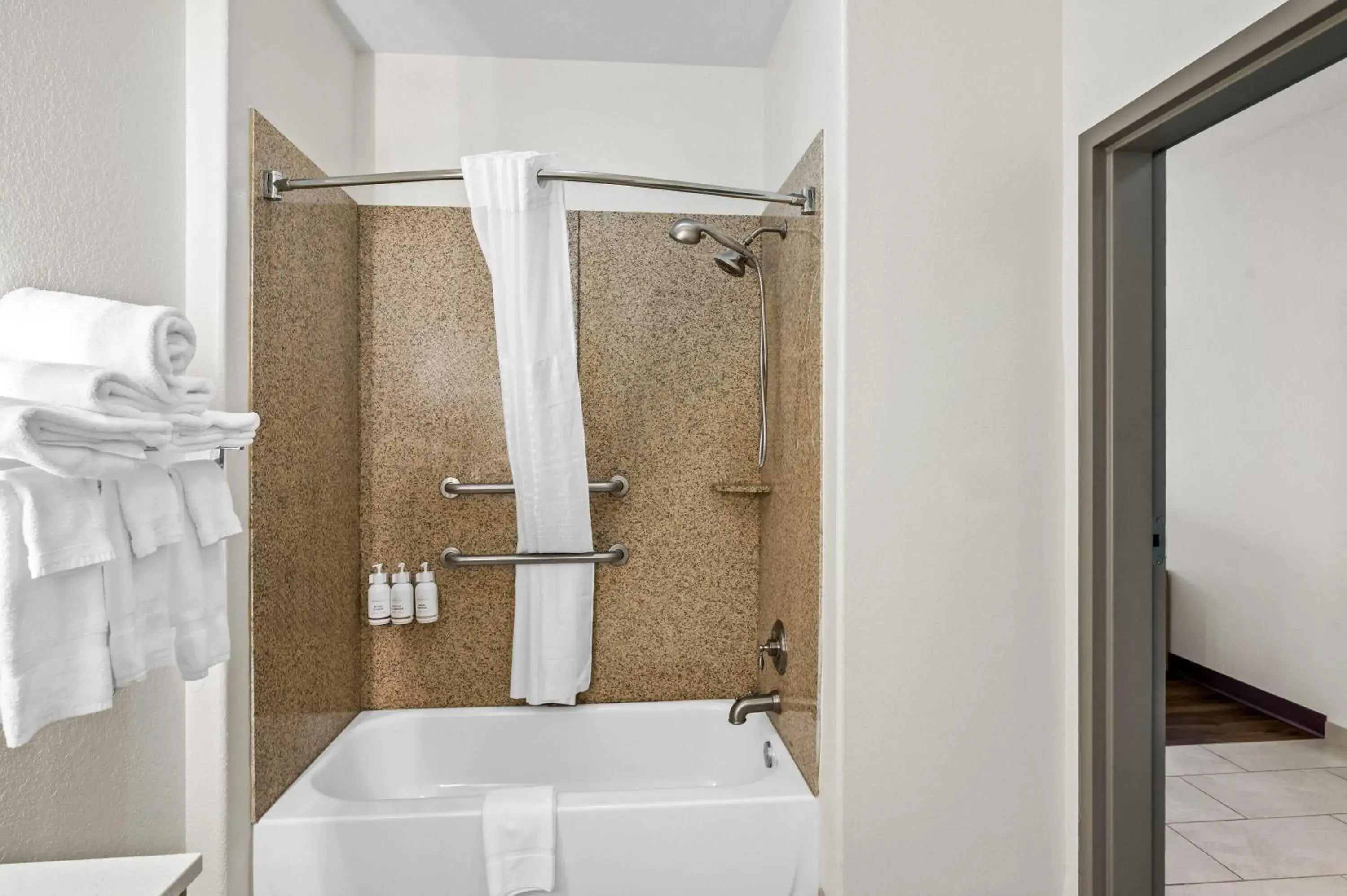 Bathroom in La Quinta by Wyndham Searcy Bathroom in La Quinta by Wyndham Searcy