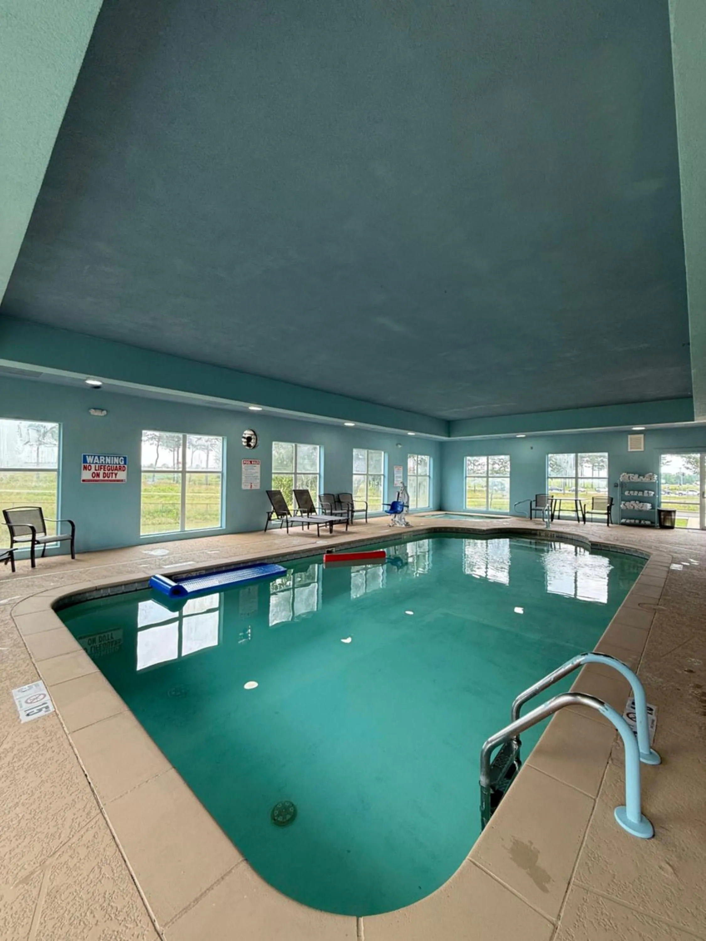 Swimming pool in La Quinta by Wyndham Searcy