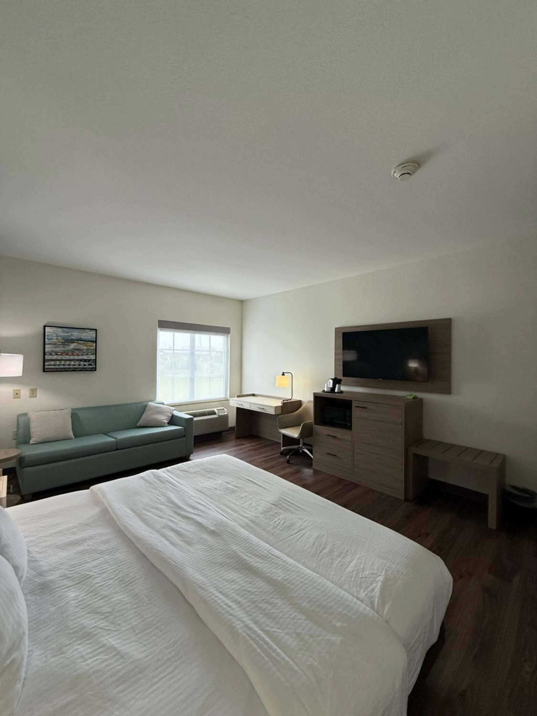 Bedroom, Bed in La Quinta by Wyndham Searcy