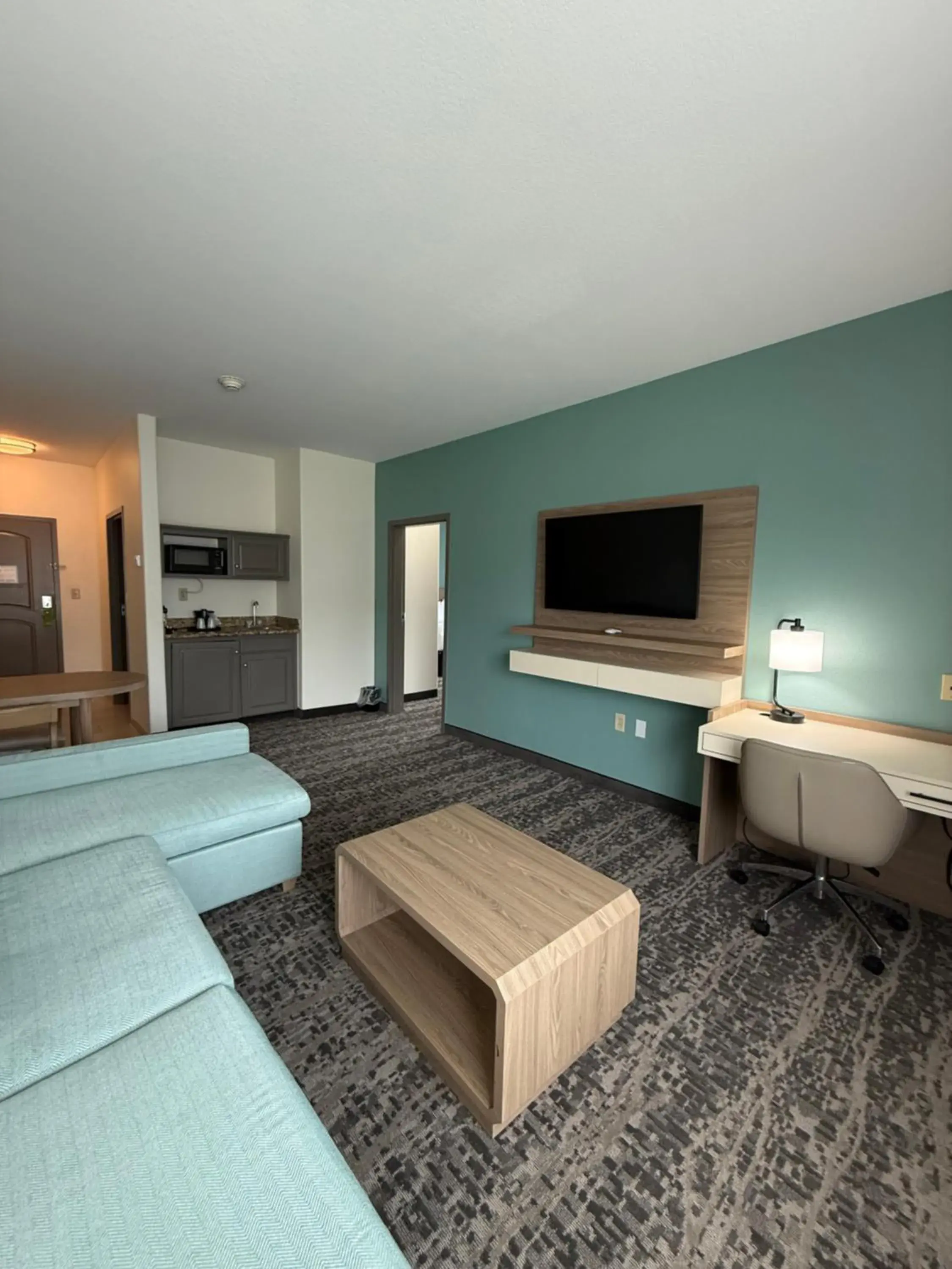 Living room in La Quinta by Wyndham Searcy Living room in La Quinta by Wyndham Searcy