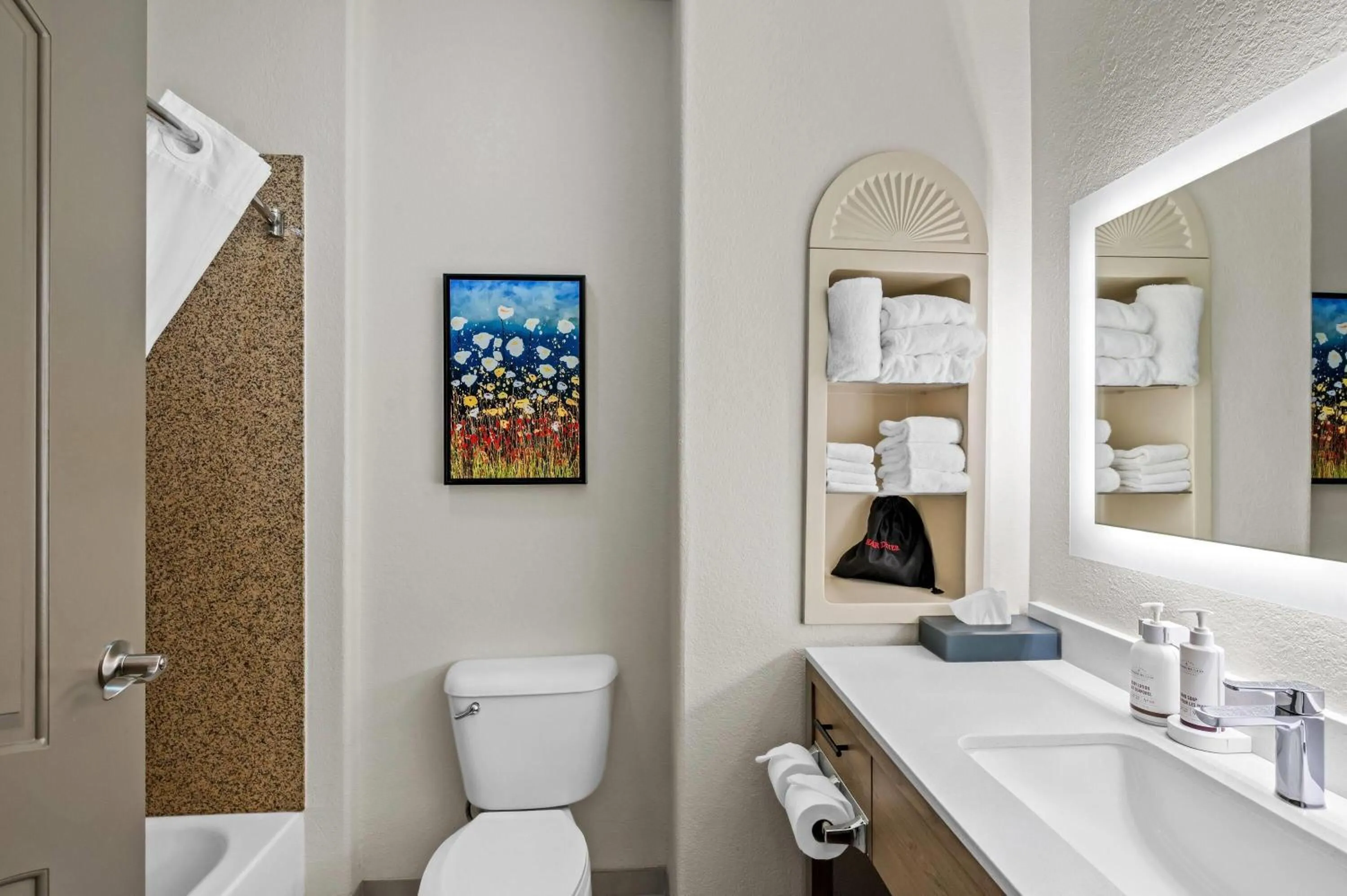 Bathroom in La Quinta by Wyndham Searcy