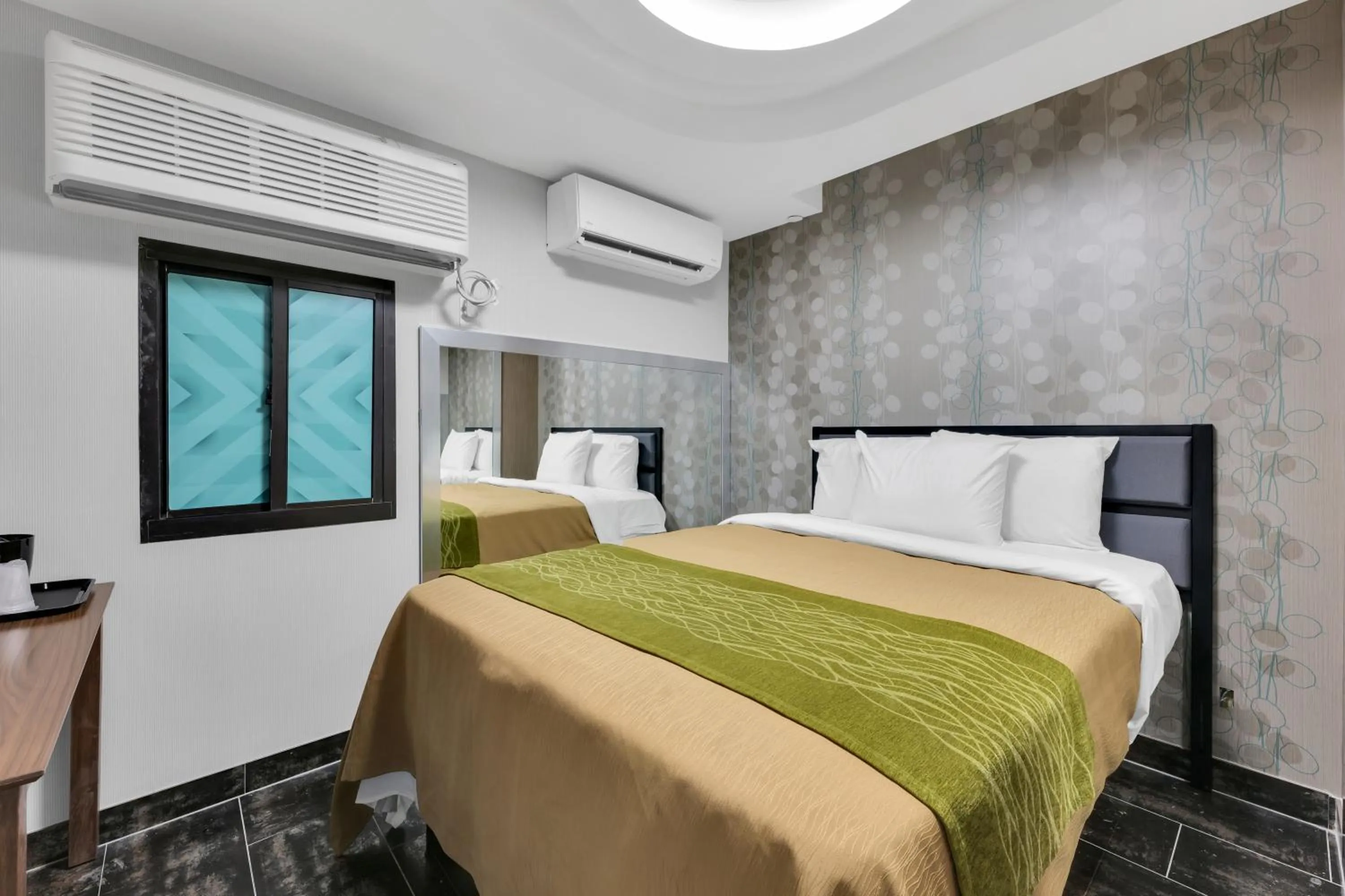 Bed in Hotel Mint JFK Airport