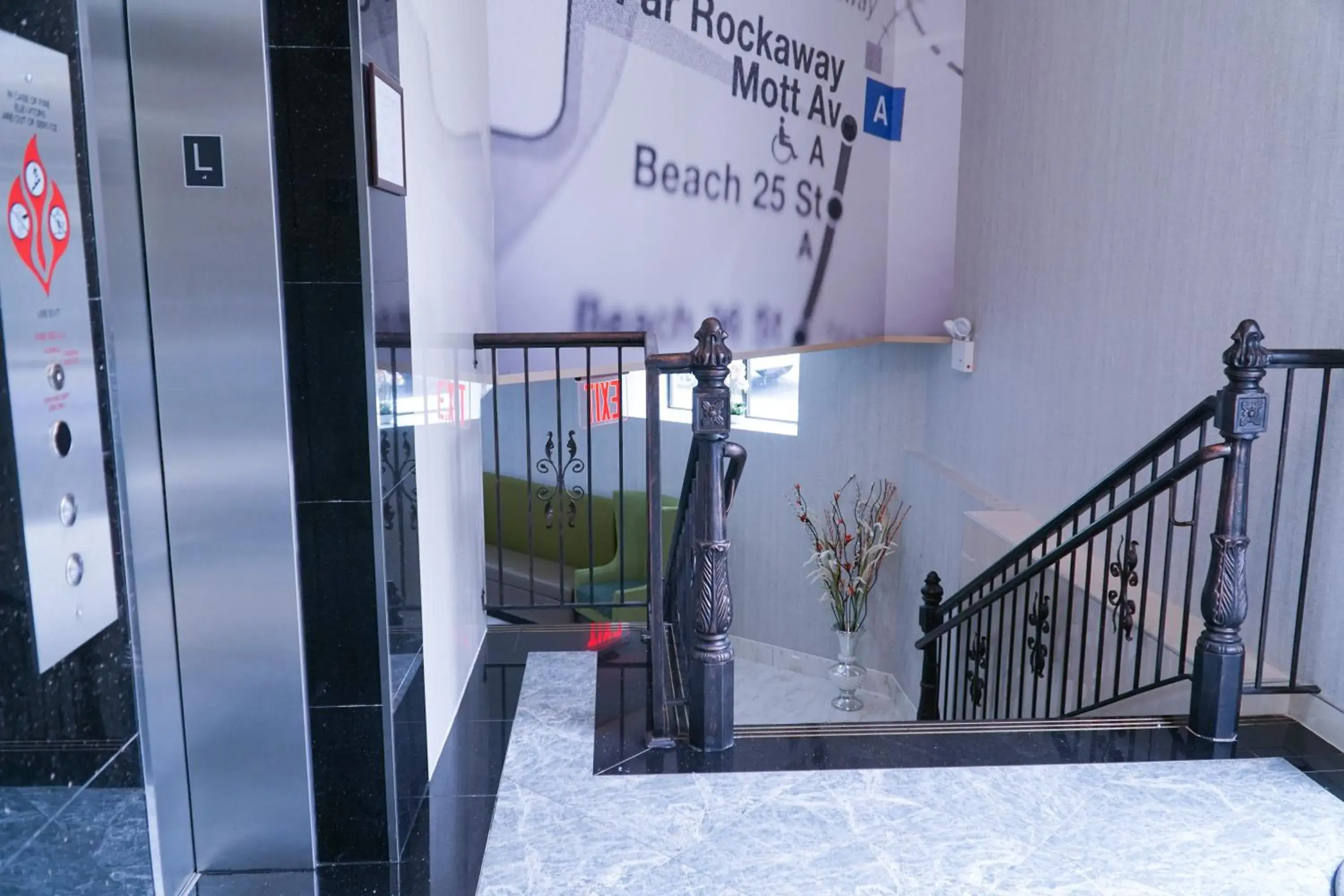 Facade/entrance in Hotel Mint JFK Airport Facade/entrance in Hotel Mint JFK Airport