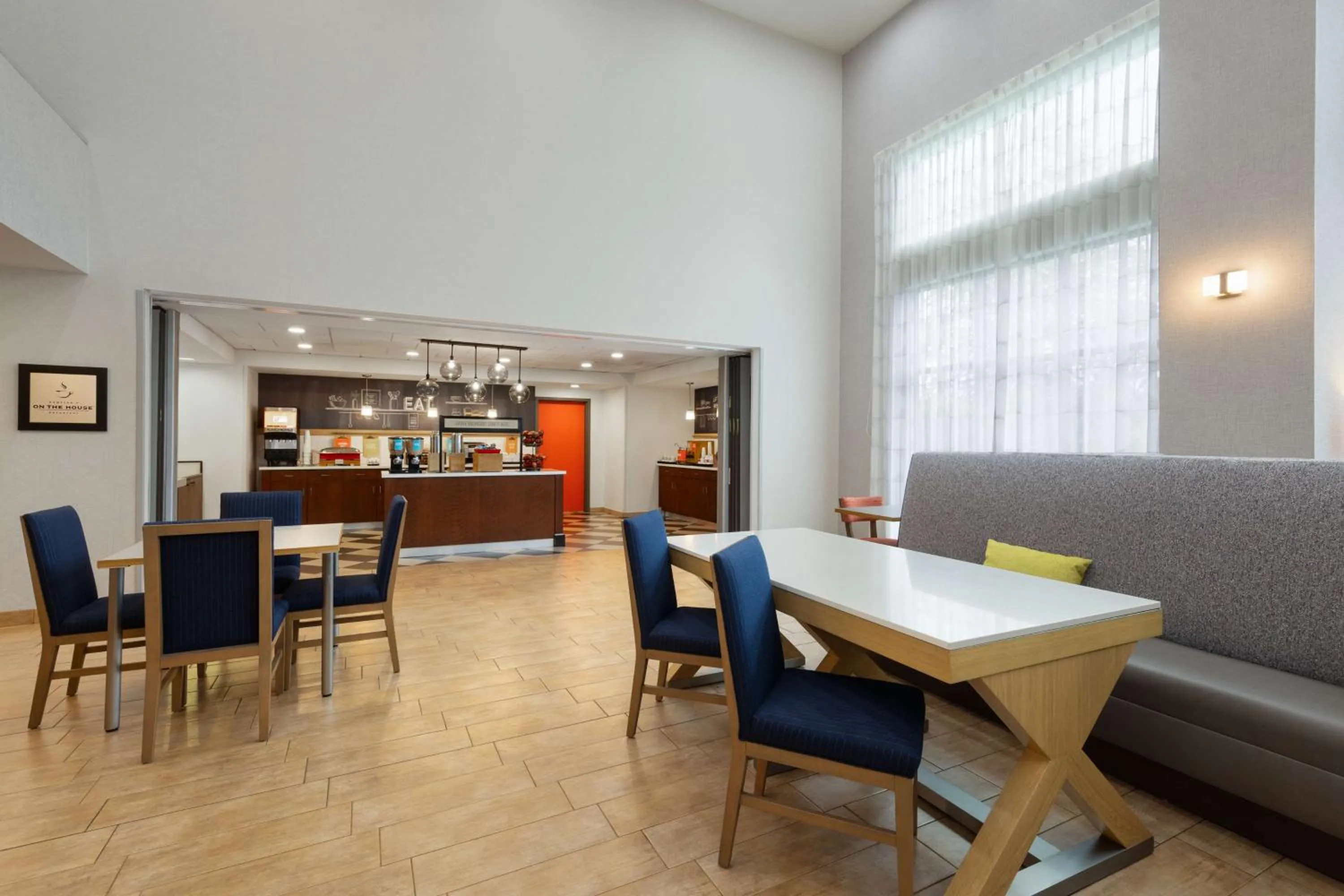 Breakfast in Hampton Inn & Suites Harrisburg