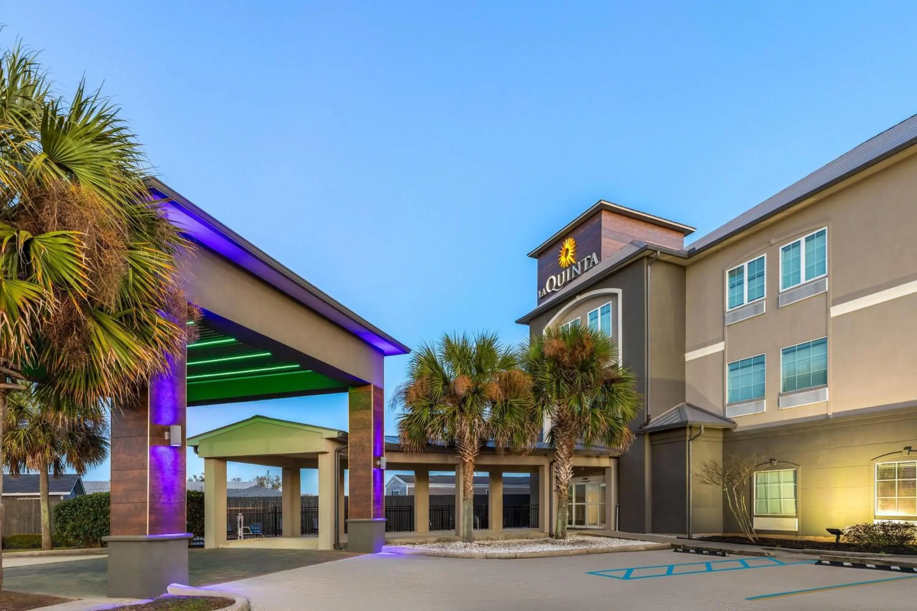 Property building in La Quinta by Wyndham Boutte Property building in La Quinta by Wyndham Boutte