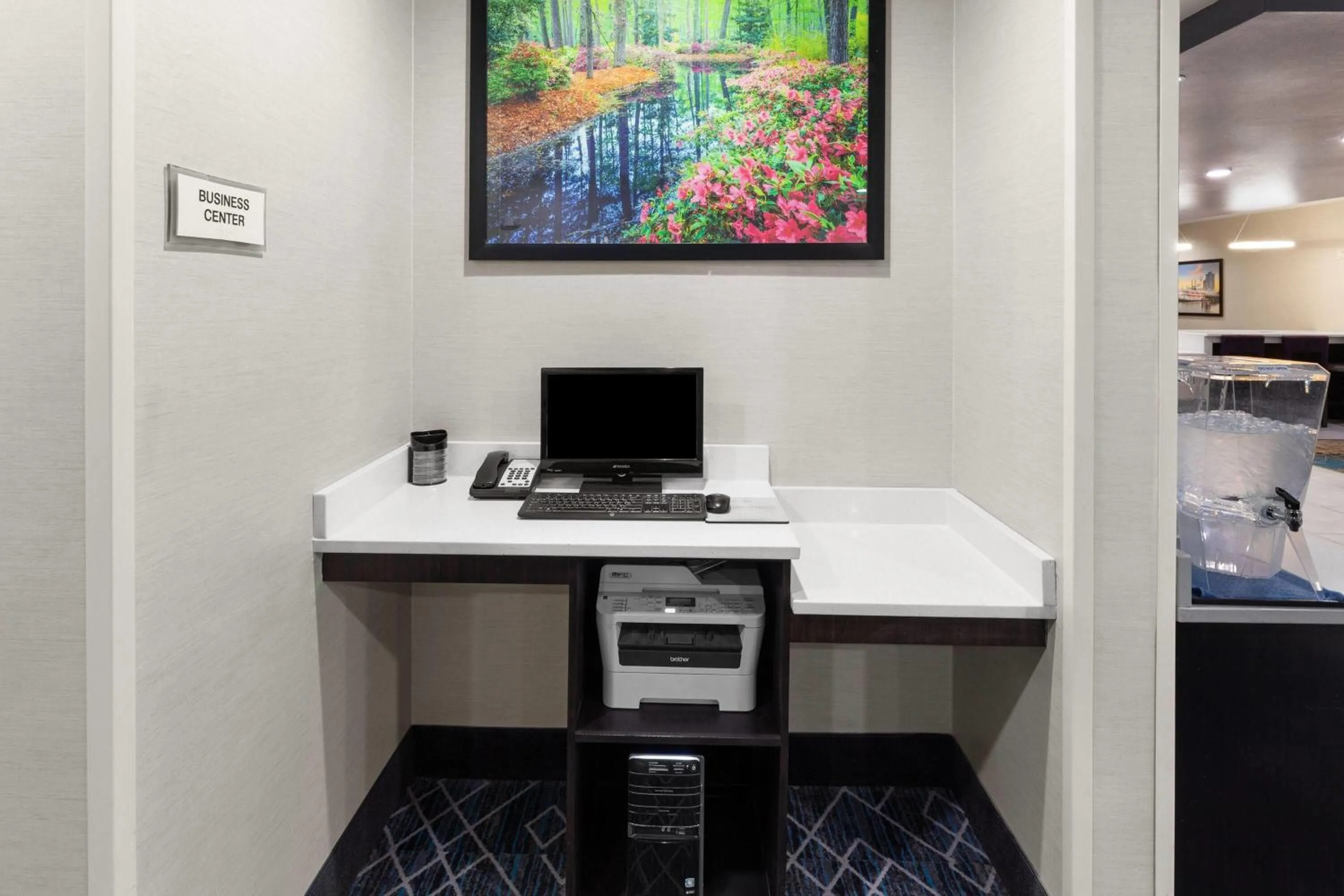 Business facilities in La Quinta by Wyndham Boutte