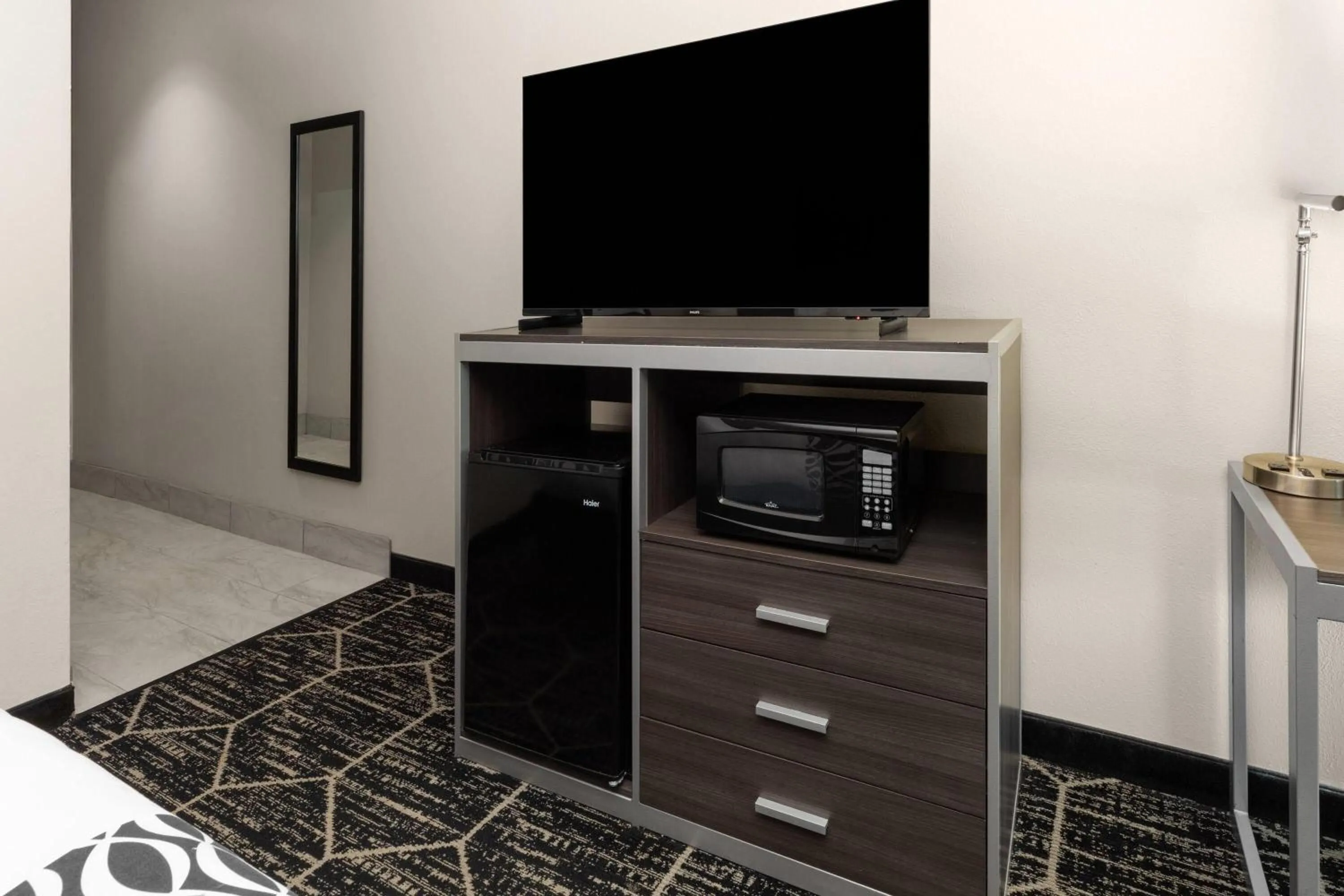 Photo of the whole room in La Quinta by Wyndham Boutte