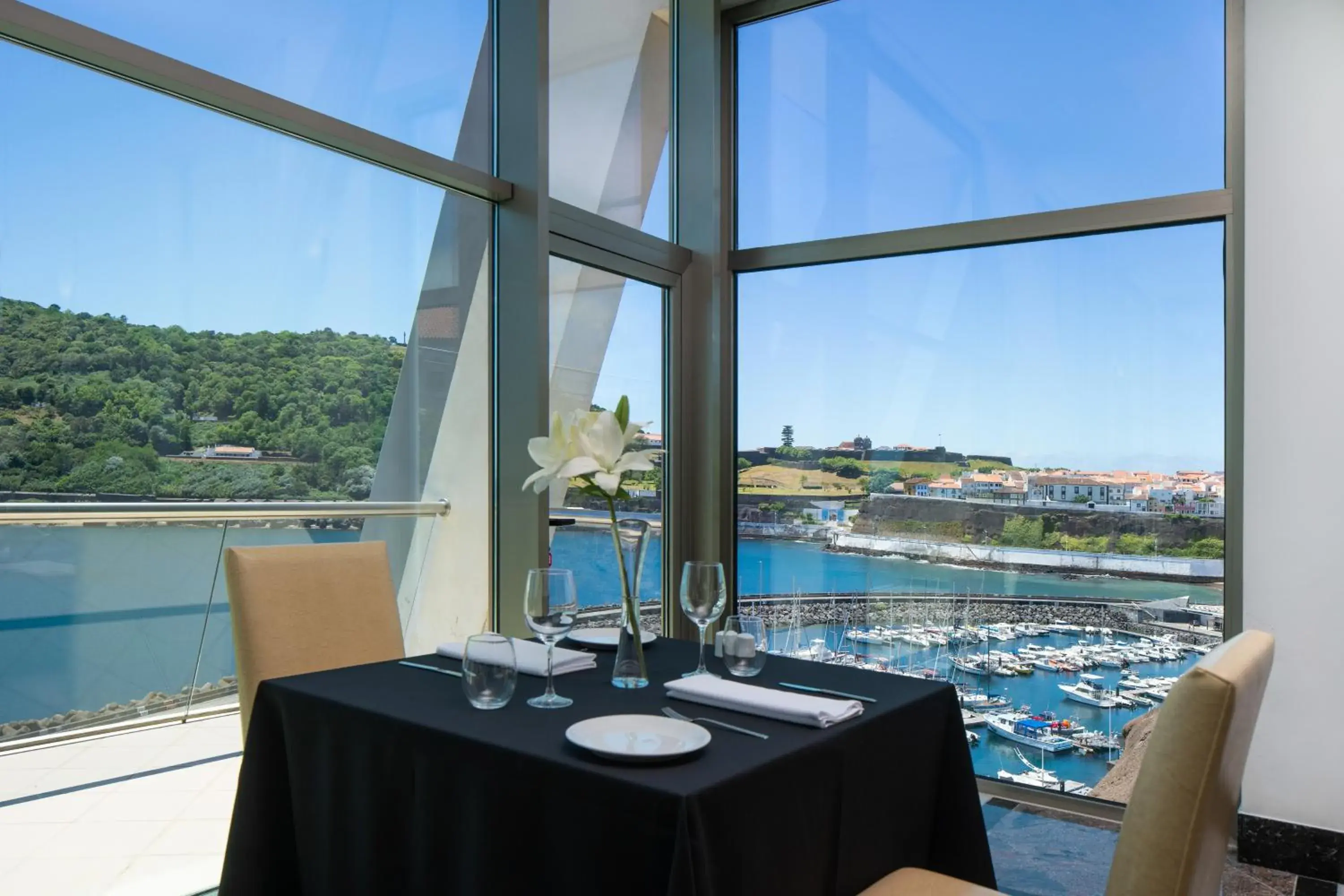 Restaurant/places to eat in Angra Marina Hotel Restaurant/places to eat in Angra Marina Hotel