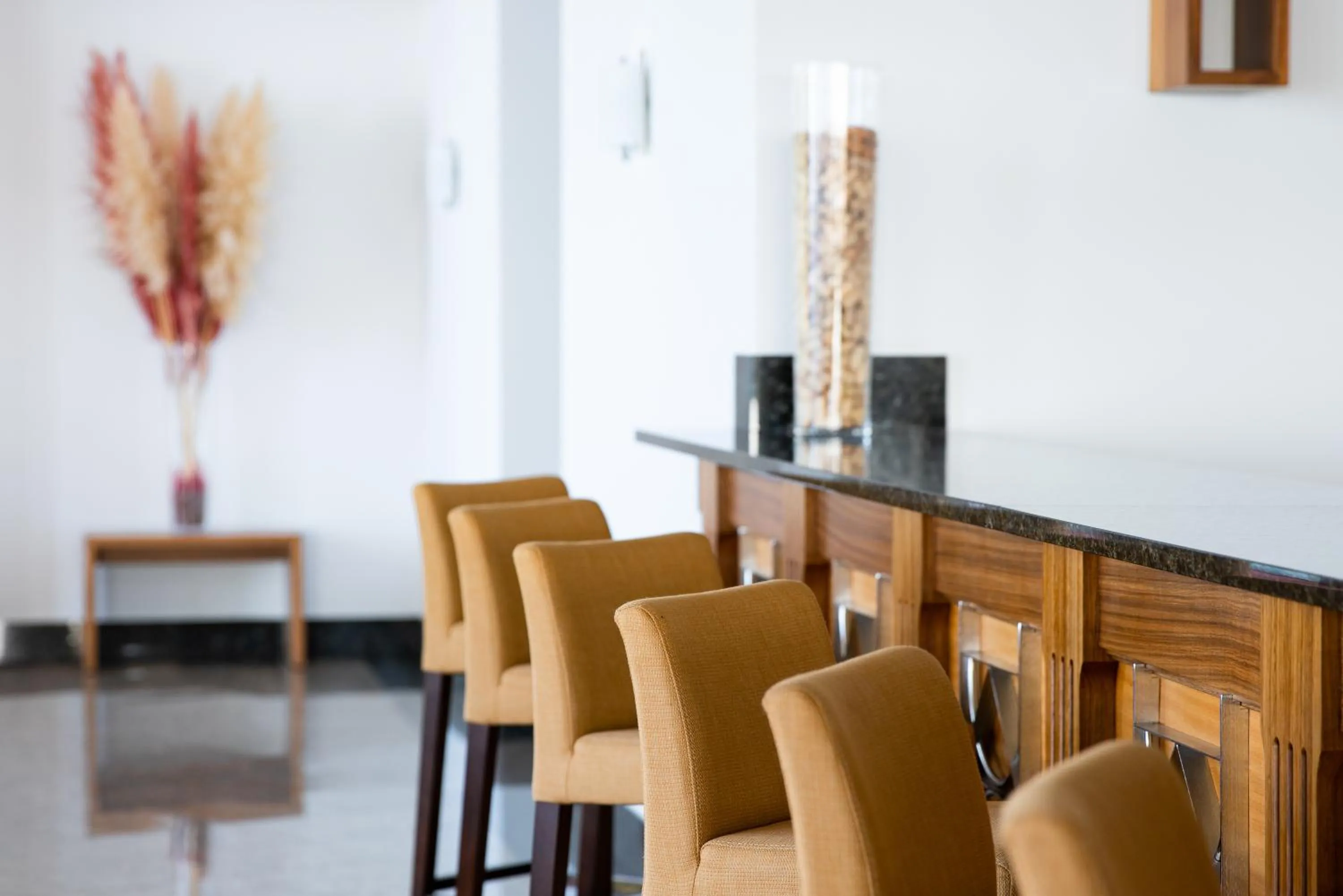 Lounge or bar in Angra Marina Hotel