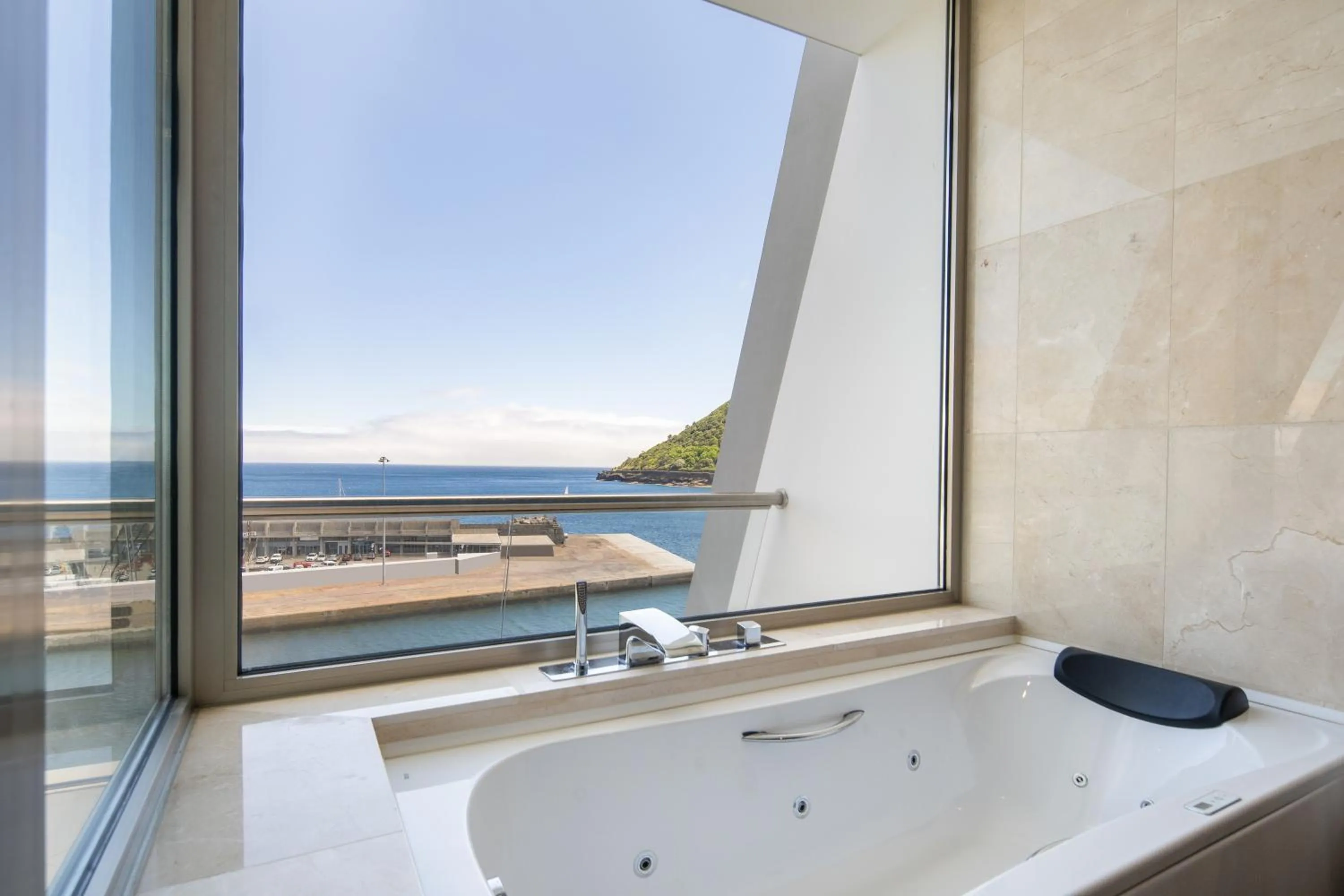 Hot Tub in Angra Marina Hotel