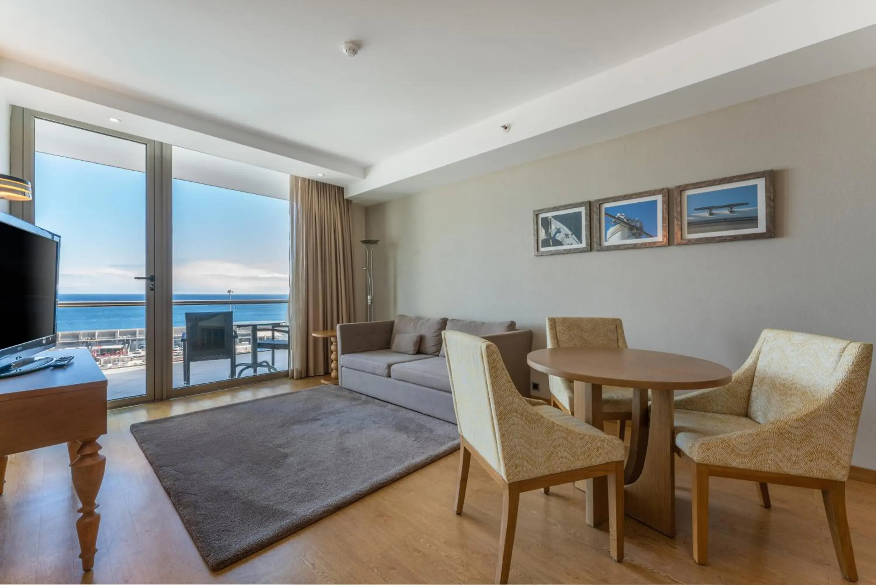 Photo of the whole room in Angra Marina Hotel Photo of the whole room in Angra Marina Hotel